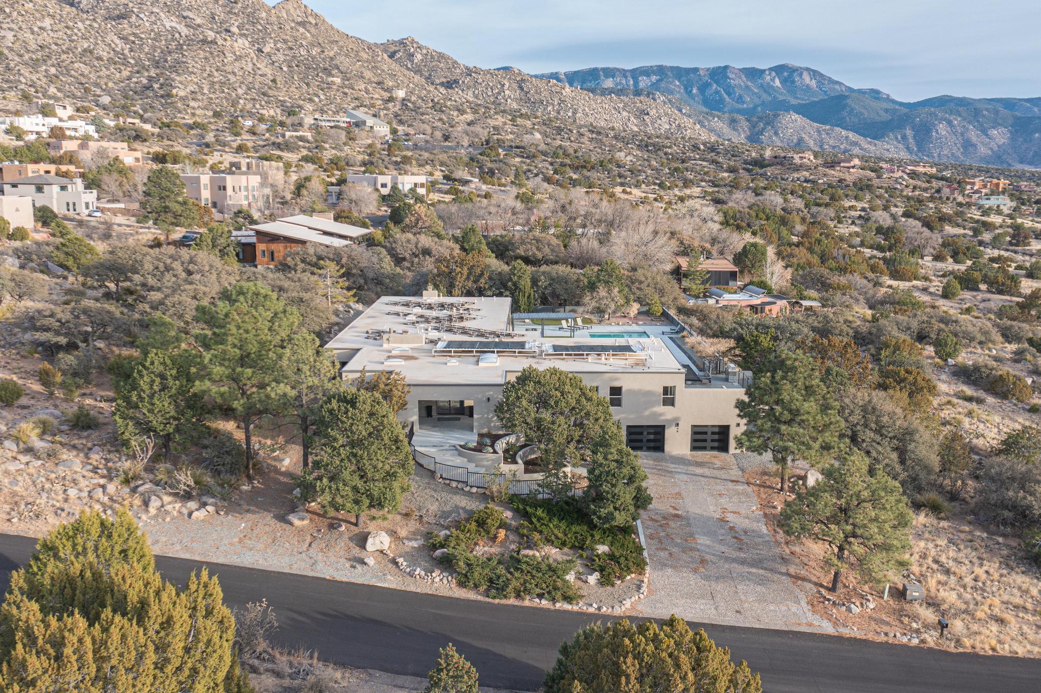 Albuquerque, New Mexico, 87122, United States, 4 Bedrooms Bedrooms, ,7 BathroomsBathrooms,Residential,Active,1970922