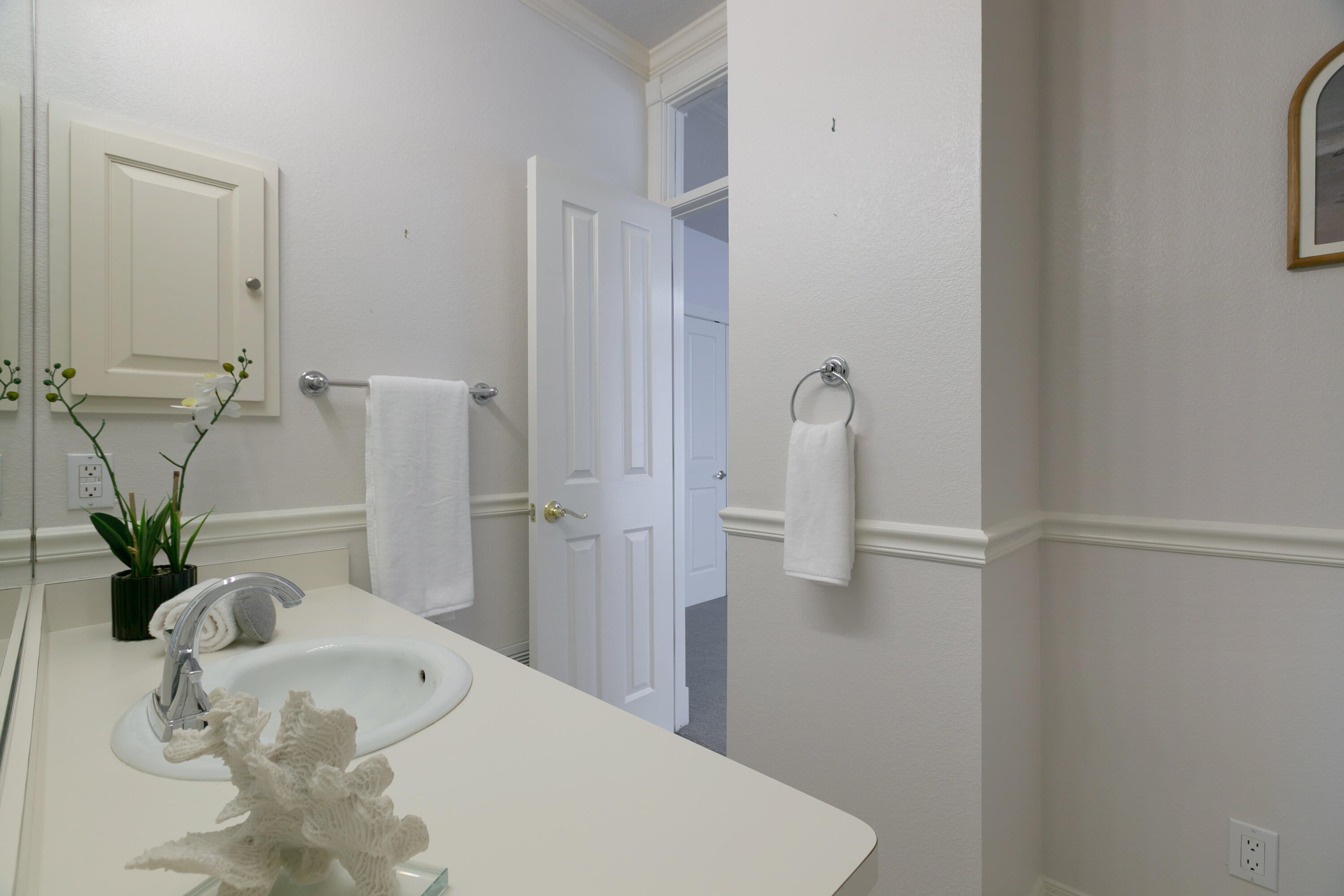 Los Ranchos, New Mexico, 87107, United States, 5 Bedrooms Bedrooms, ,5 BathroomsBathrooms,Residential,Active,1954307