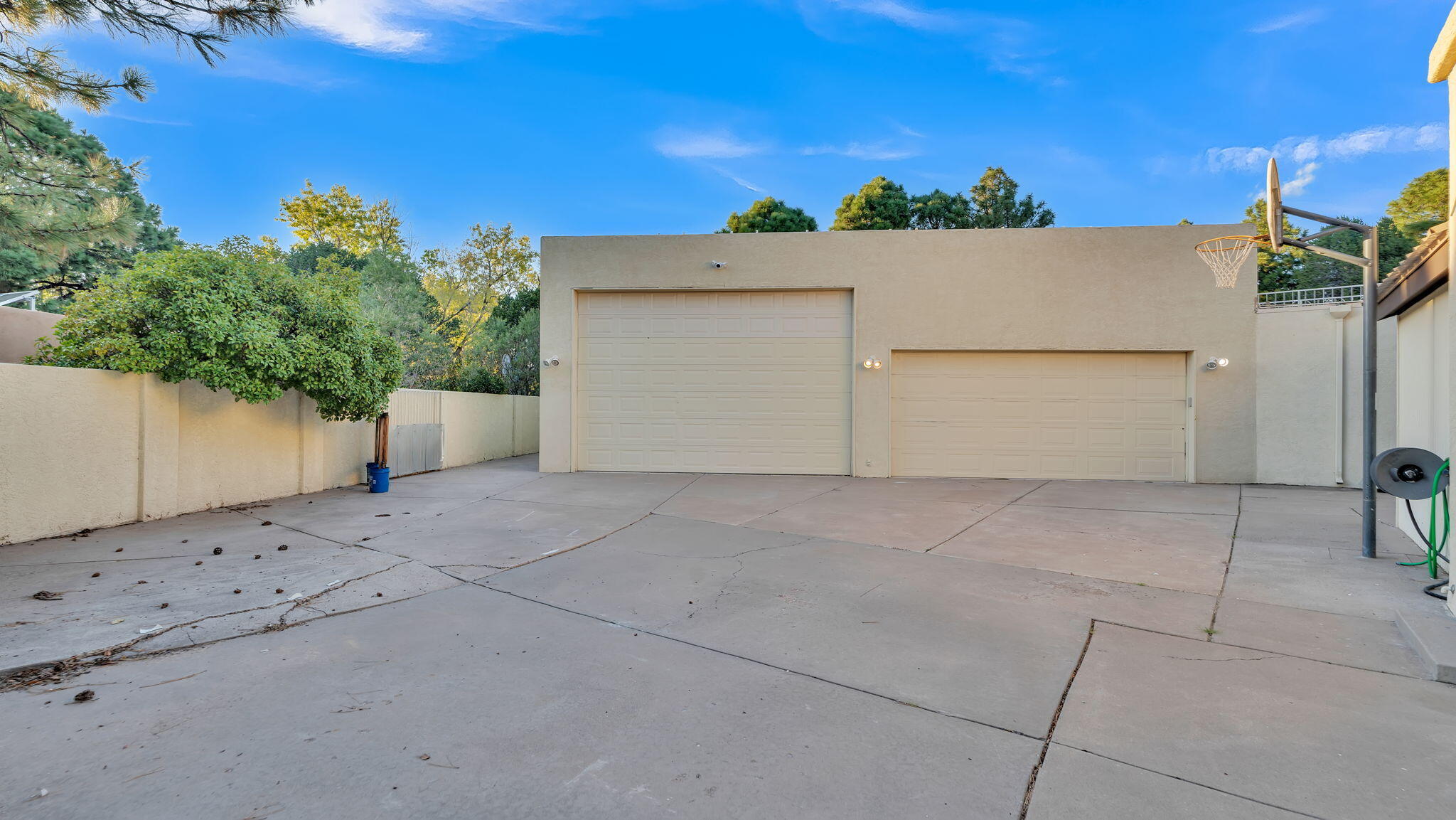 Albuquerque, New Mexico, 87111, United States, 4 Bedrooms Bedrooms, ,3 BathroomsBathrooms,Residential,Active,1965790