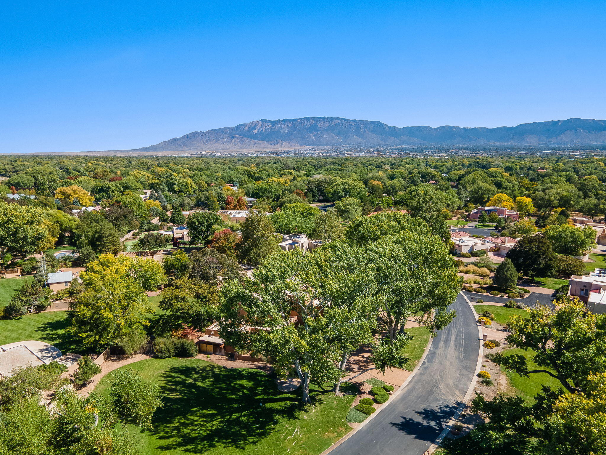Los Ranchos, New Mexico, 87107, United States, 4 Bedrooms Bedrooms, ,6 BathroomsBathrooms,Residential,Active,1965830