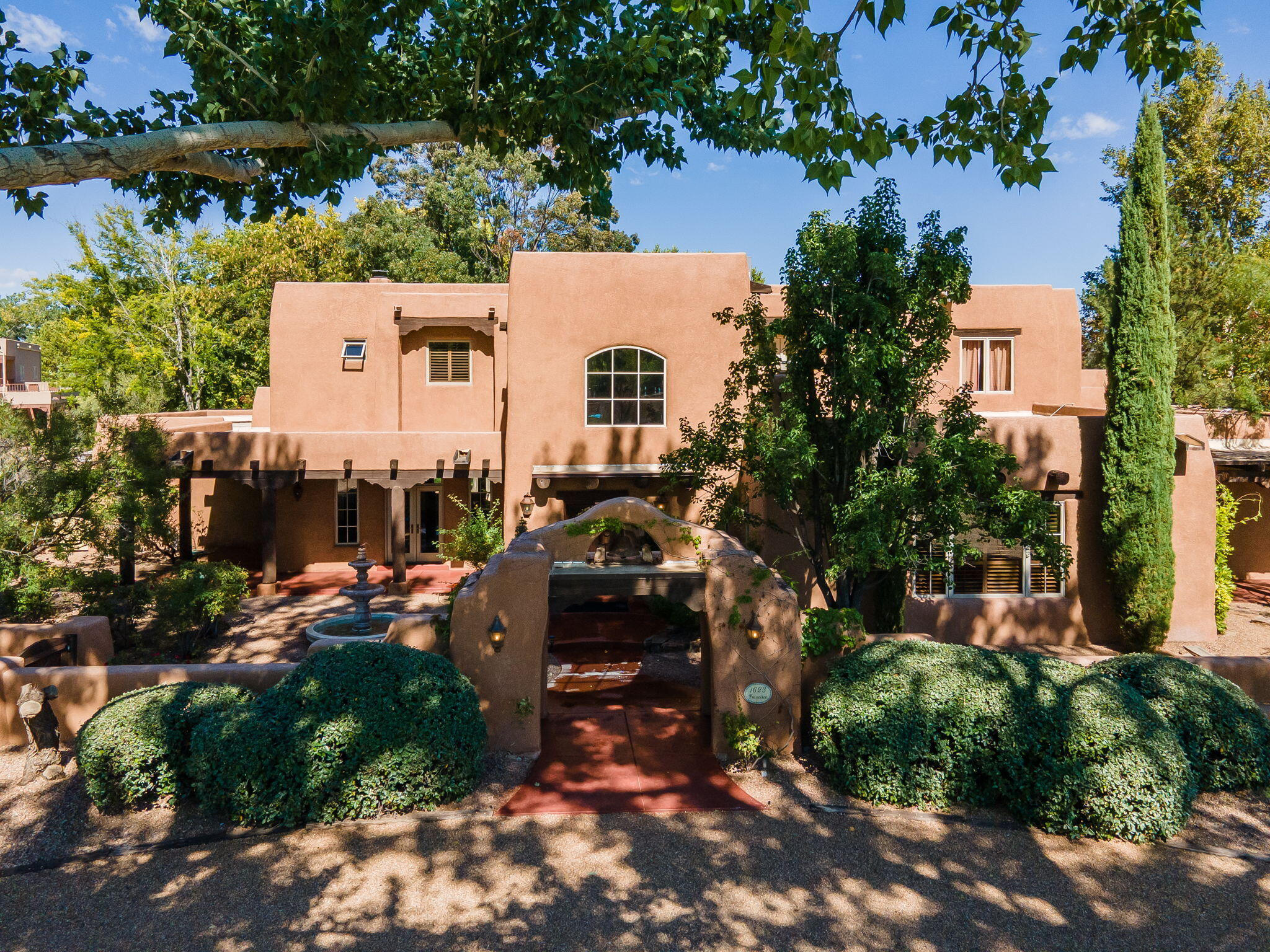 Los Ranchos, New Mexico, 87107, United States, 4 Bedrooms Bedrooms, ,6 BathroomsBathrooms,Residential,Active,1965830