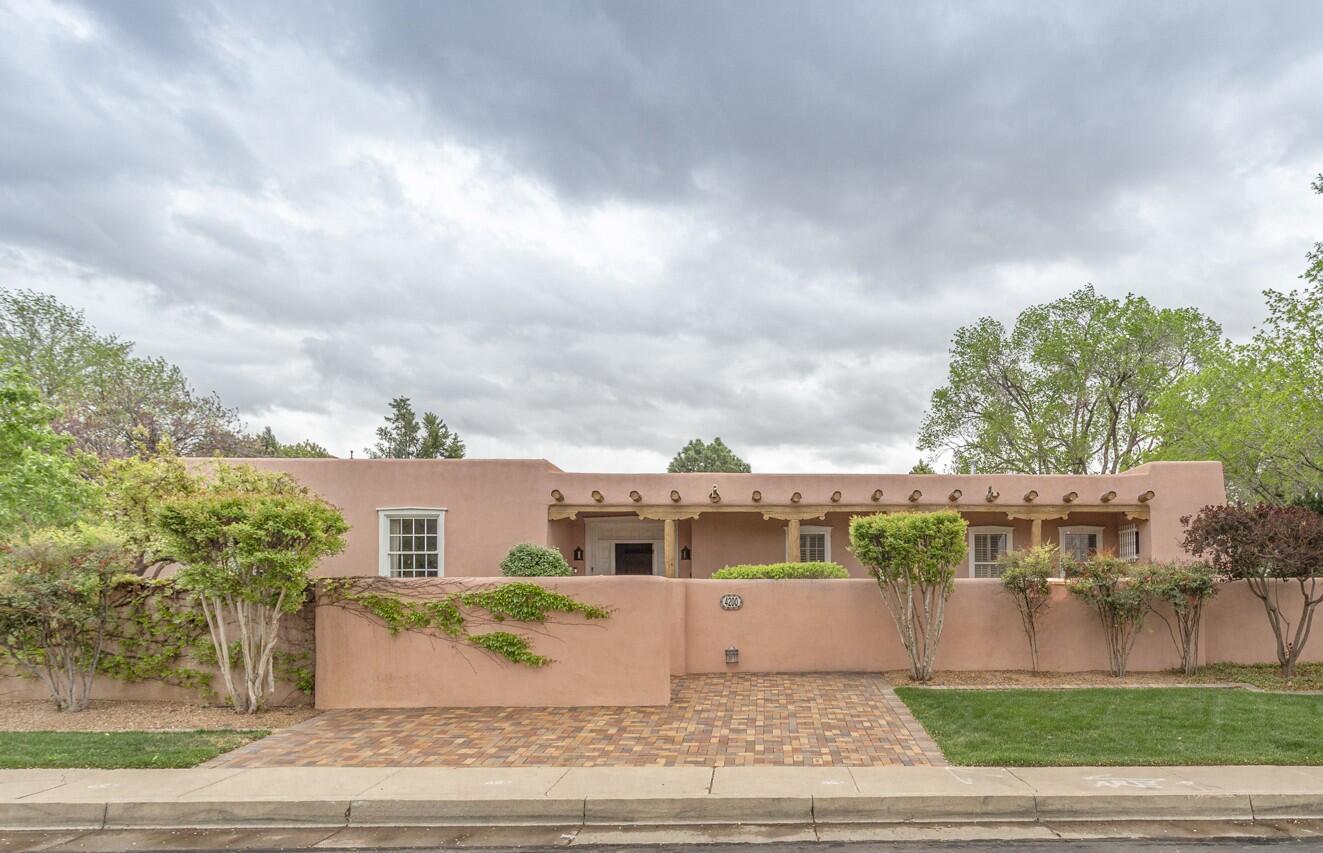 Albuquerque, New Mexico, 87110, United States, 4 Bedrooms Bedrooms, ,4 BathroomsBathrooms,Residential,Active,2034294