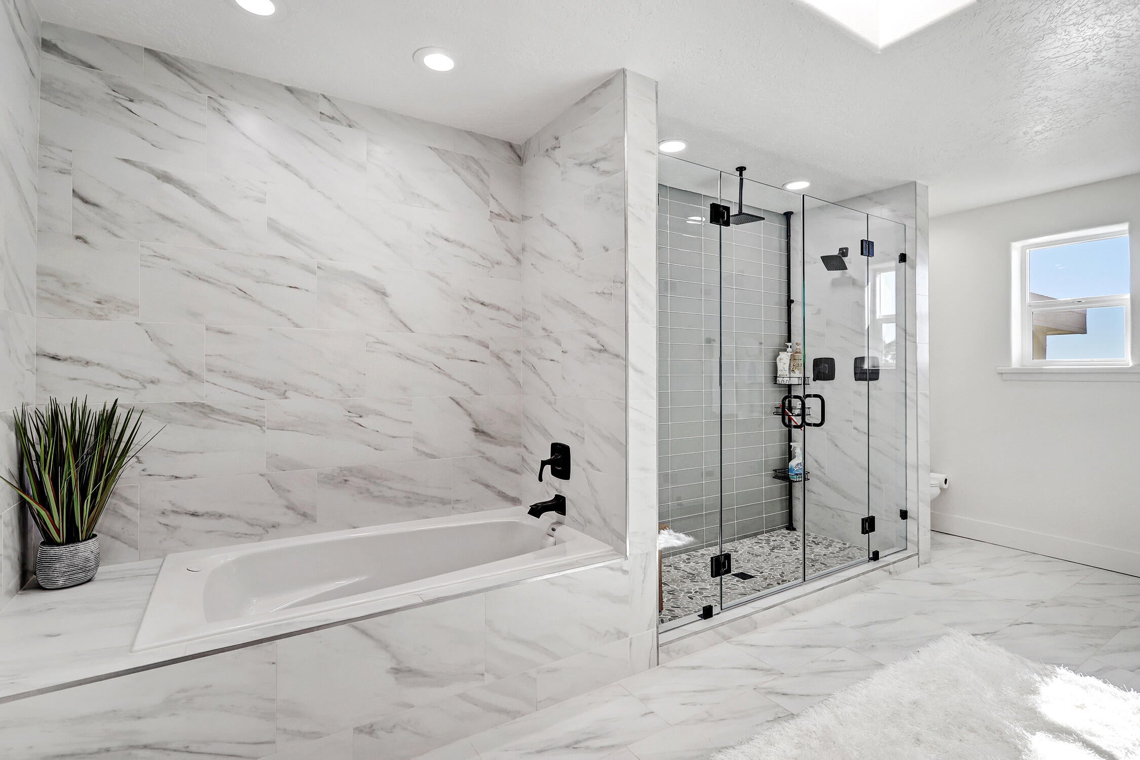 Santa Fe, New Mexico, 87507, United States, ,4 BathroomsBathrooms,Residential,Active,1780385