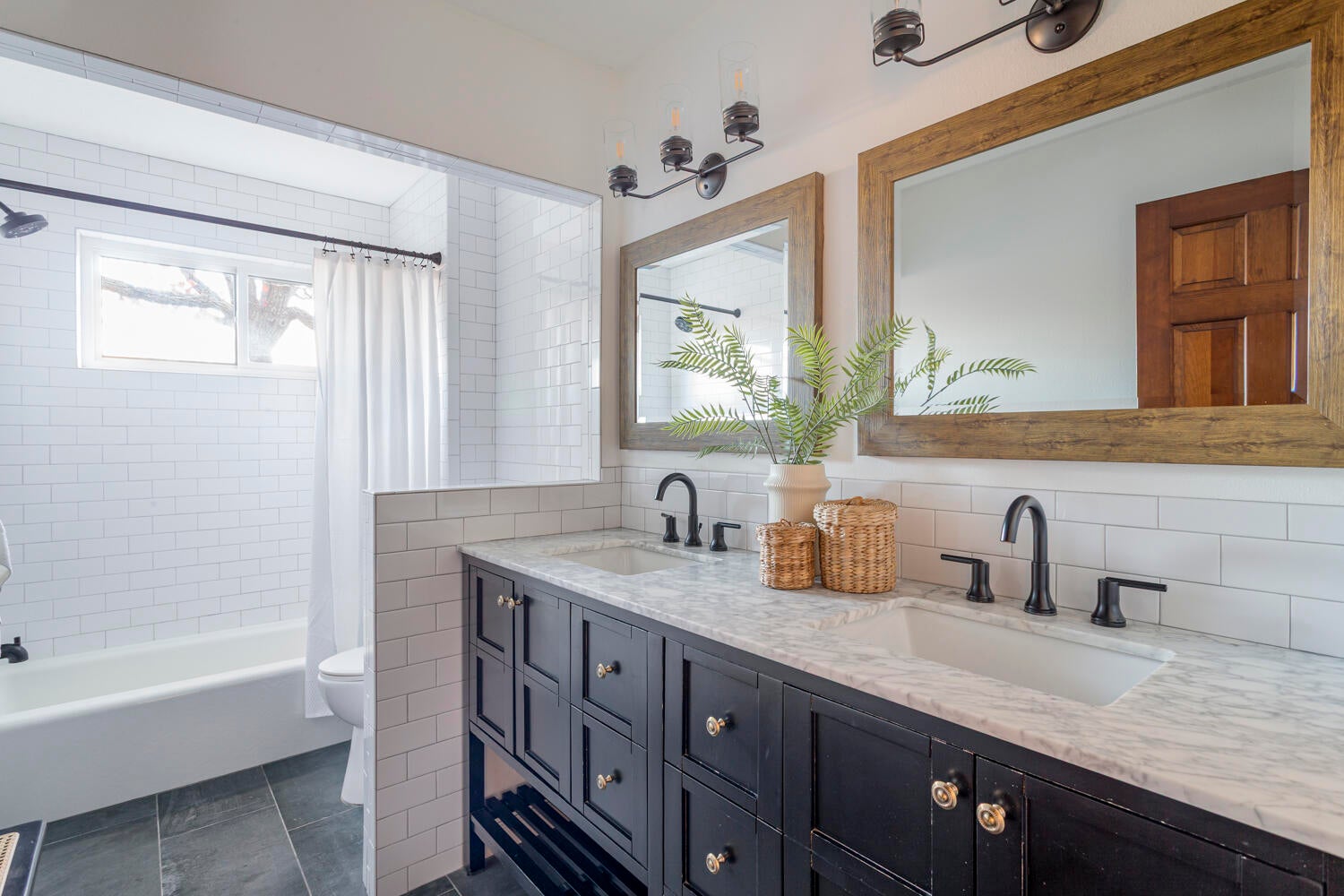 Albuquerque, New Mexico, 87107, United States, 4 Bedrooms Bedrooms, ,4 BathroomsBathrooms,Residential,Pending,2007350