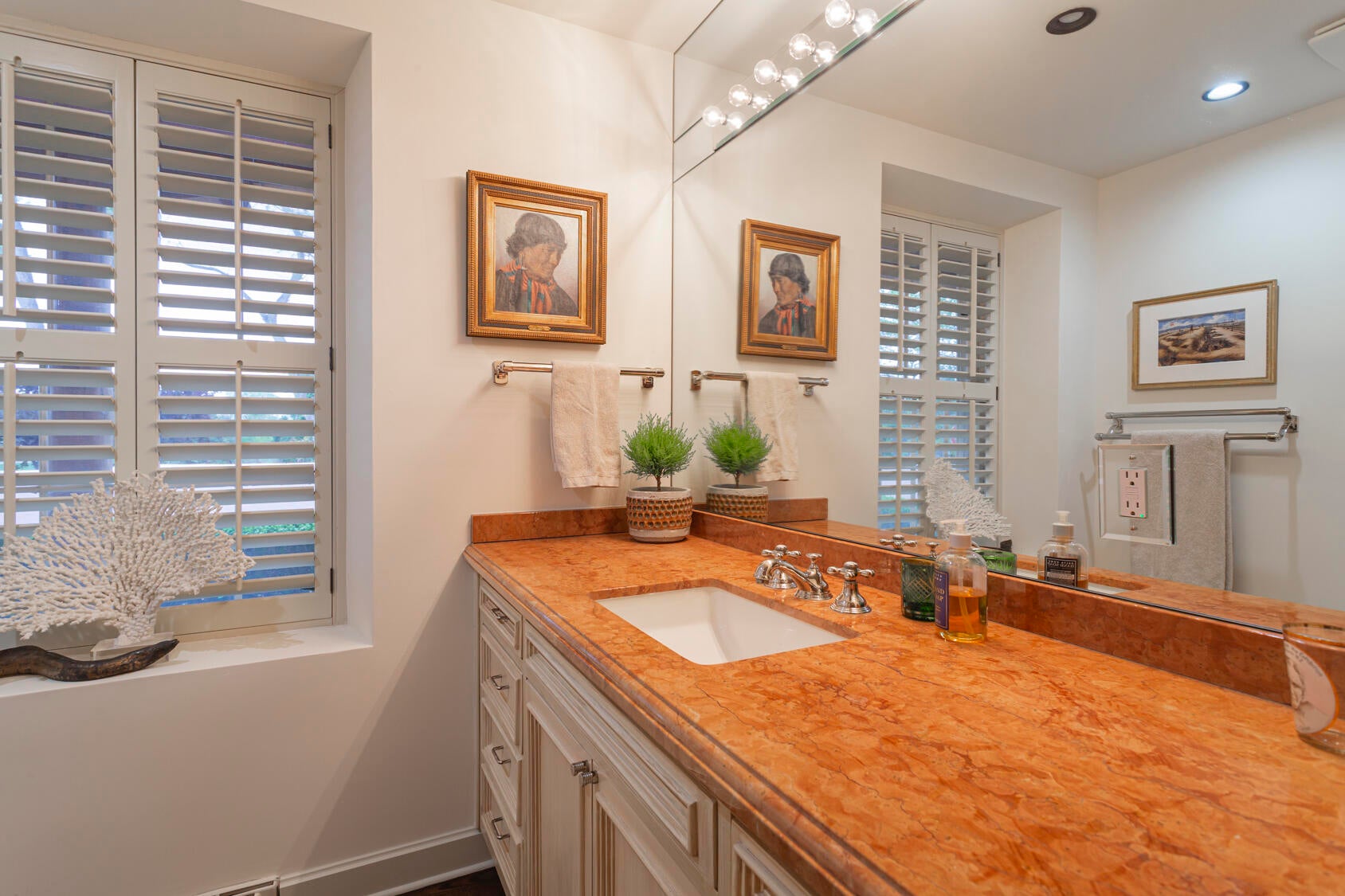 Albuquerque, New Mexico, 87110, United States, 4 Bedrooms Bedrooms, ,4 BathroomsBathrooms,Residential,Active,2034294