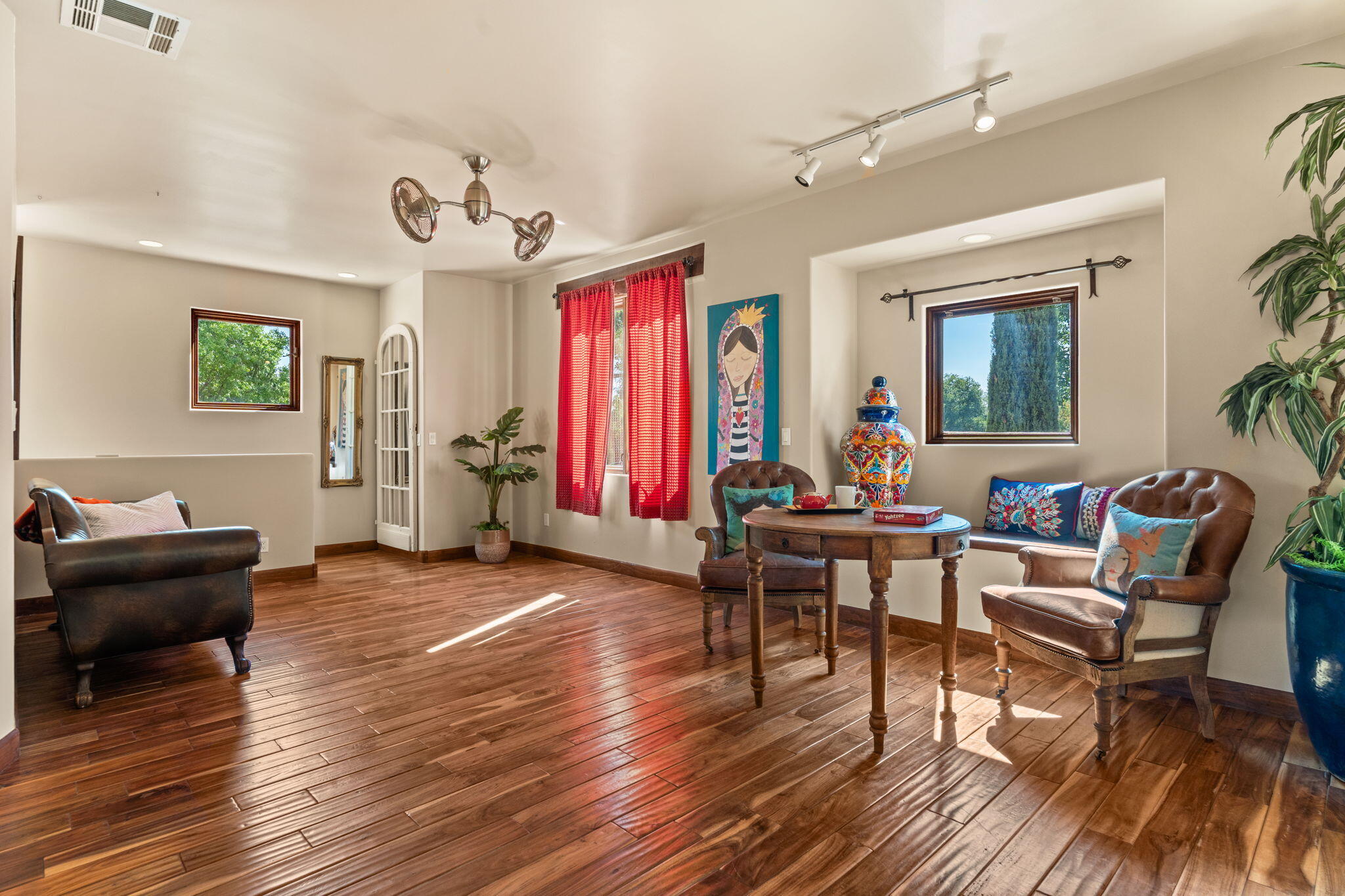 Los Ranchos, New Mexico, 87107, United States, 4 Bedrooms Bedrooms, ,6 BathroomsBathrooms,Residential,Active,1965830