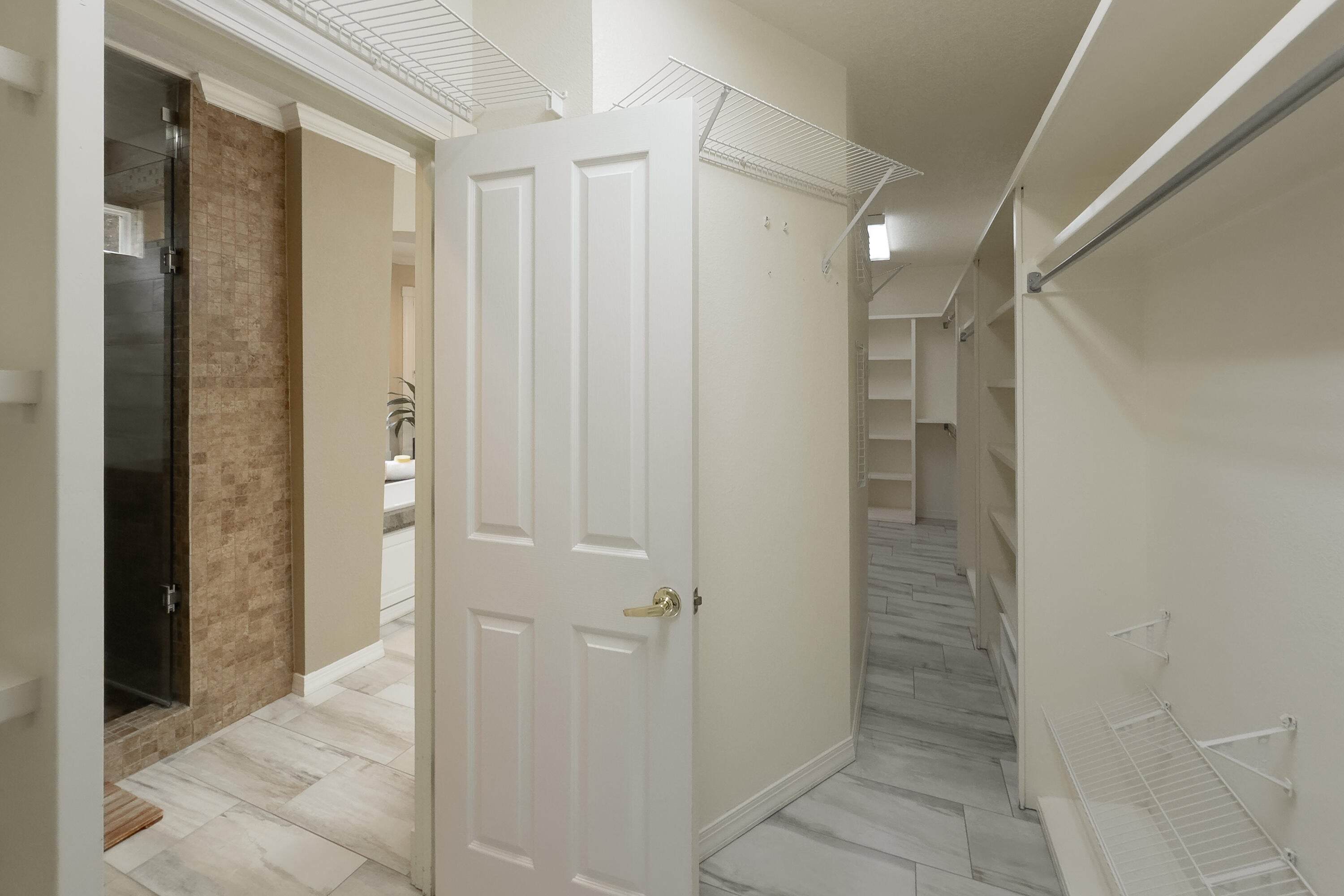 Los Ranchos, New Mexico, 87107, United States, 5 Bedrooms Bedrooms, ,5 BathroomsBathrooms,Residential,Active,1954307