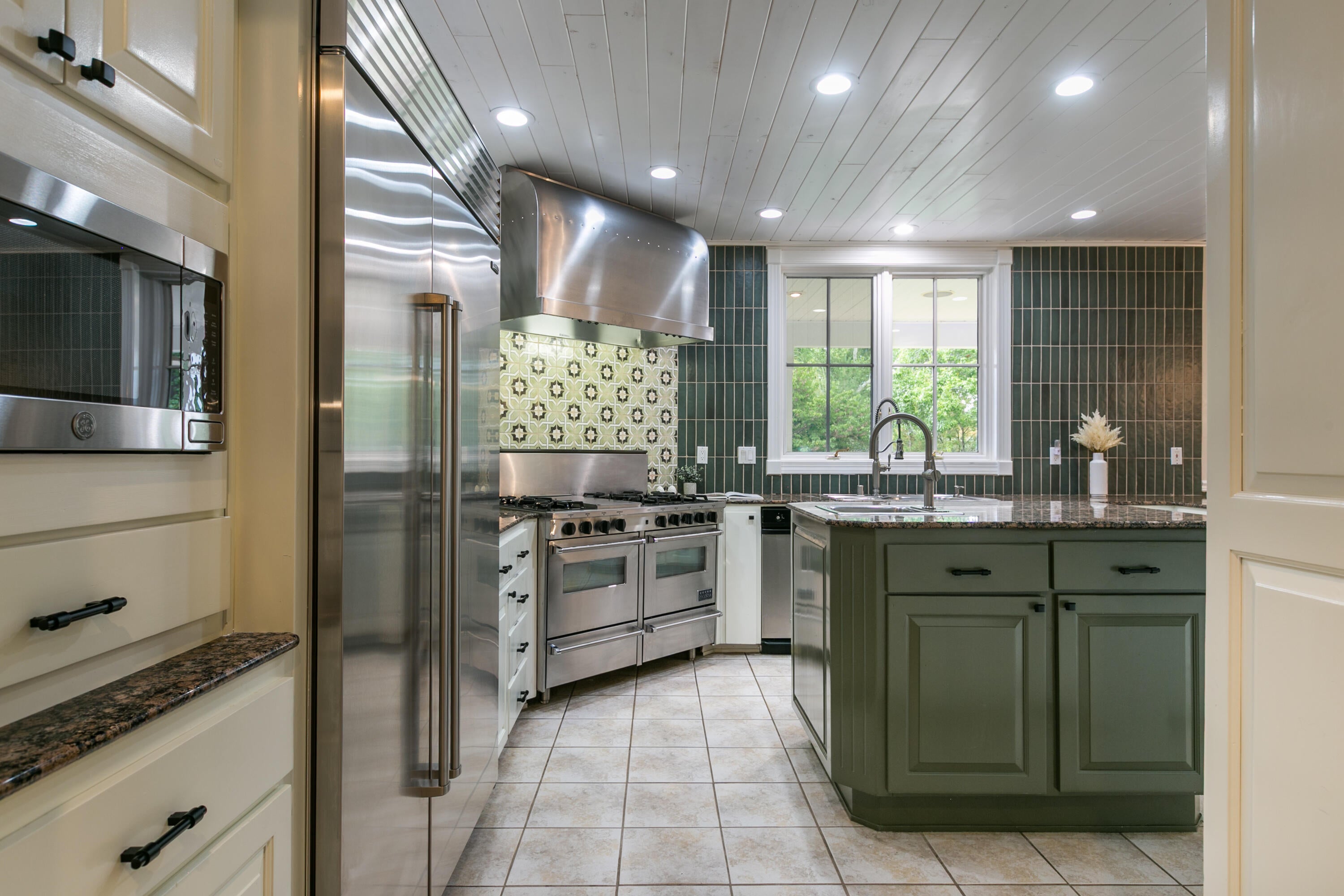 Los Ranchos, New Mexico, 87107, United States, 5 Bedrooms Bedrooms, ,5 BathroomsBathrooms,Residential,Active,1954307