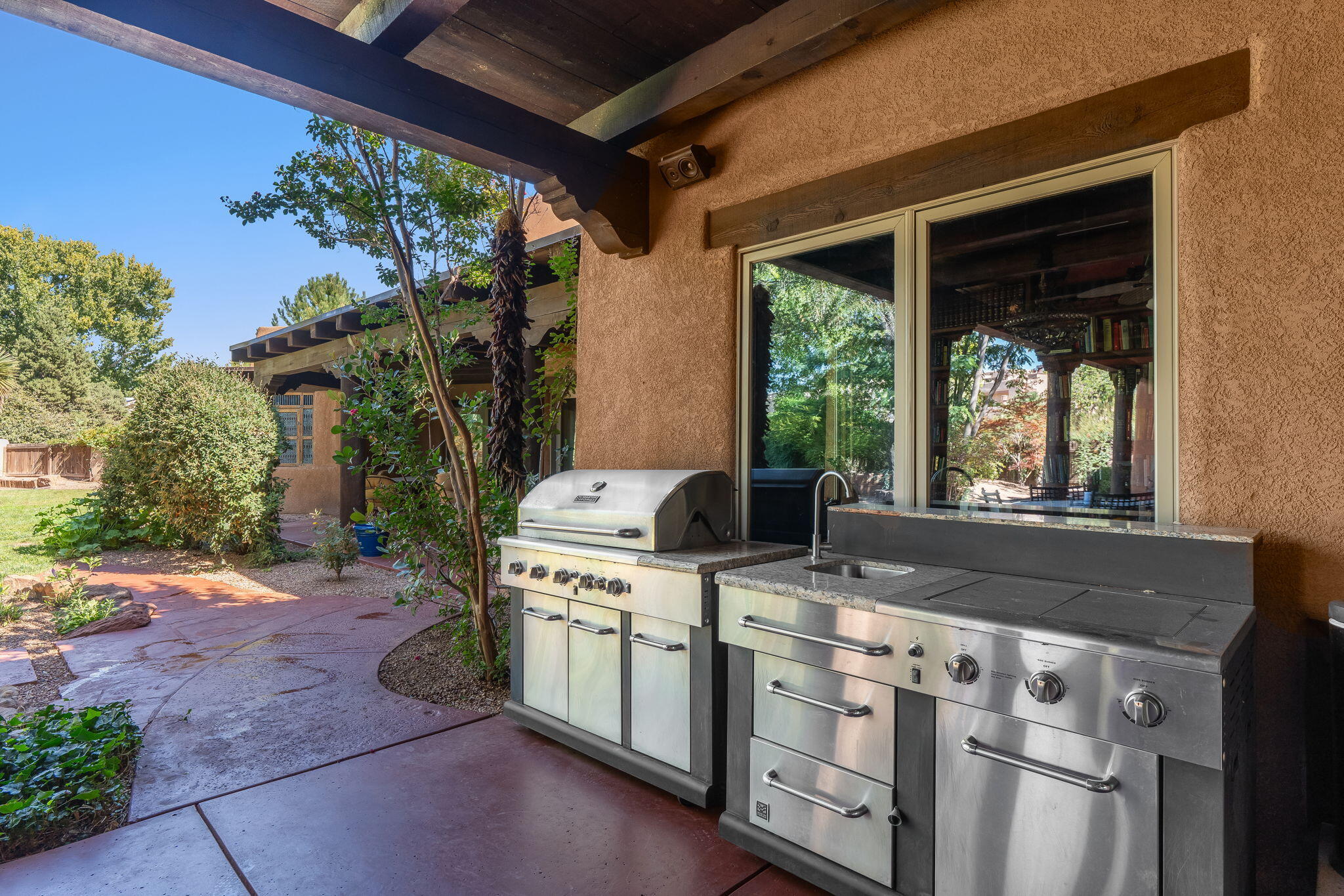 Los Ranchos, New Mexico, 87107, United States, 4 Bedrooms Bedrooms, ,6 BathroomsBathrooms,Residential,Active,1965830