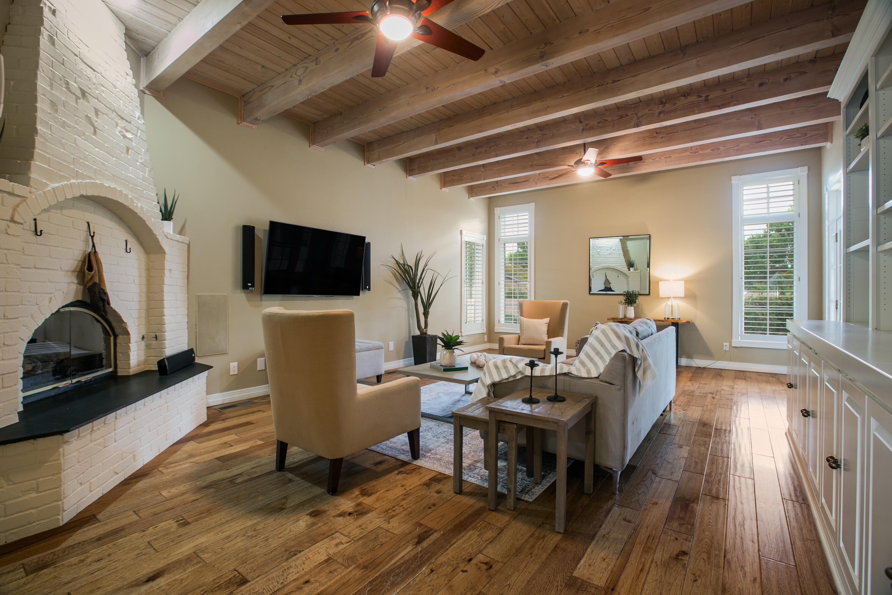 Los Ranchos, New Mexico, 87107, United States, 5 Bedrooms Bedrooms, ,5 BathroomsBathrooms,Residential,Active,1954307