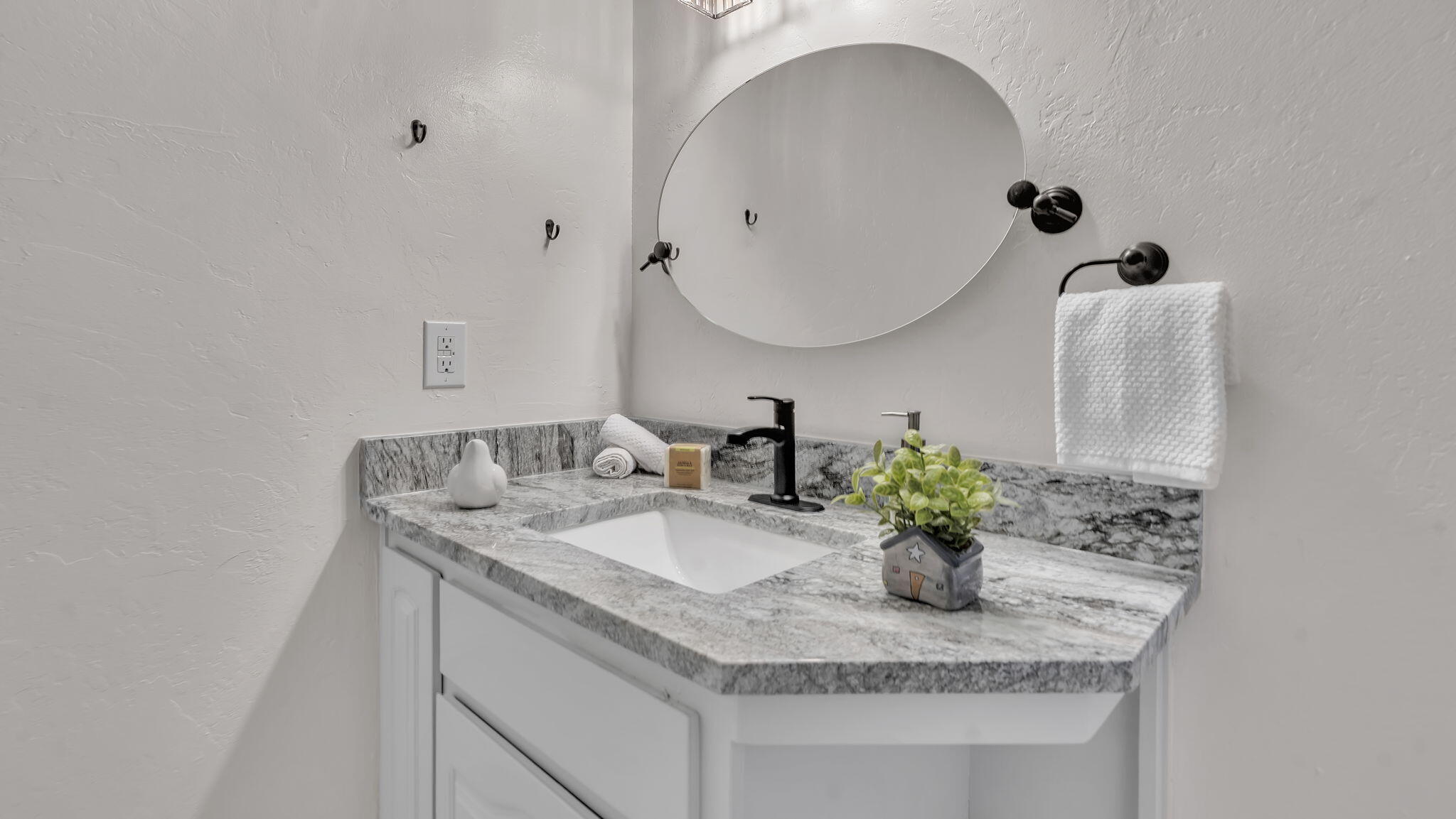 Albuquerque, New Mexico, 87111, United States, 4 Bedrooms Bedrooms, ,3 BathroomsBathrooms,Residential,Active,1965790