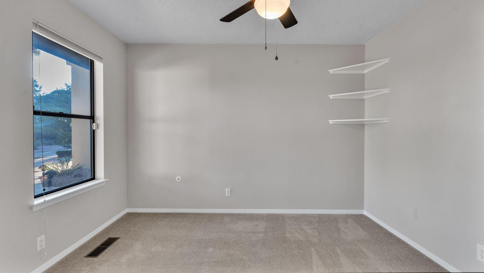 Albuquerque, New Mexico, 87111, United States, 4 Bedrooms Bedrooms, ,3 BathroomsBathrooms,Residential,Active,1965790