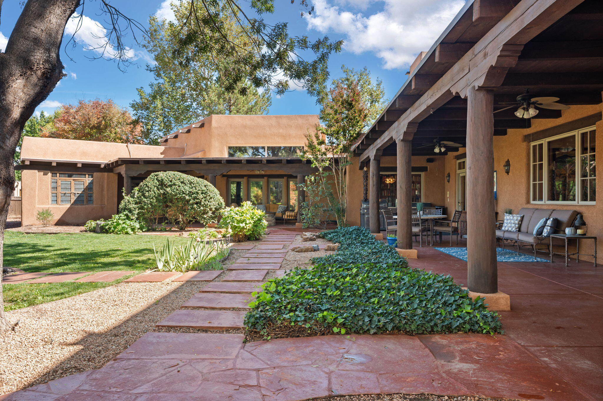 Los Ranchos, New Mexico, 87107, United States, 4 Bedrooms Bedrooms, ,6 BathroomsBathrooms,Residential,Active,1965830