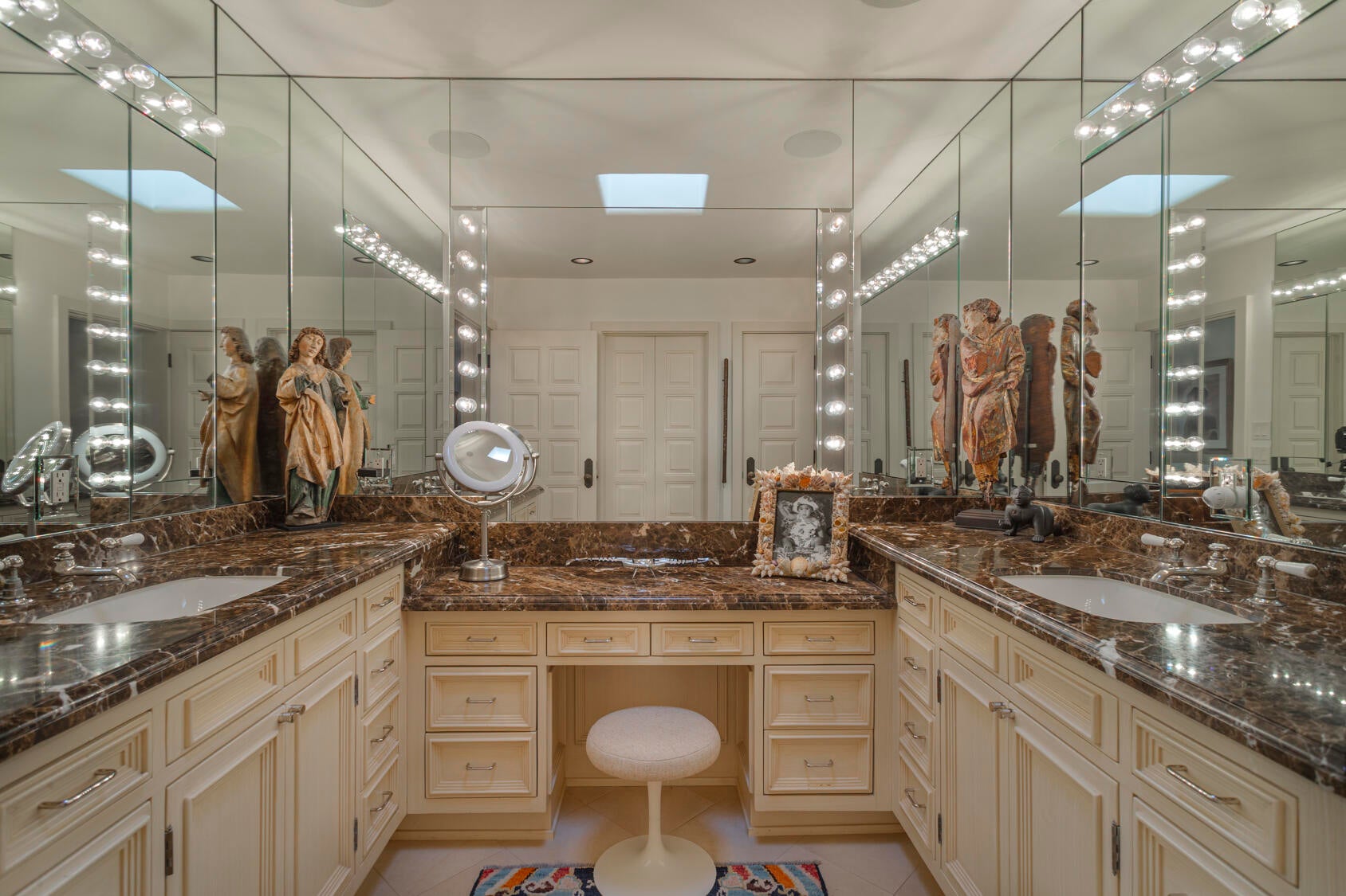 Albuquerque, New Mexico, 87110, United States, 4 Bedrooms Bedrooms, ,4 BathroomsBathrooms,Residential,Active,2034294