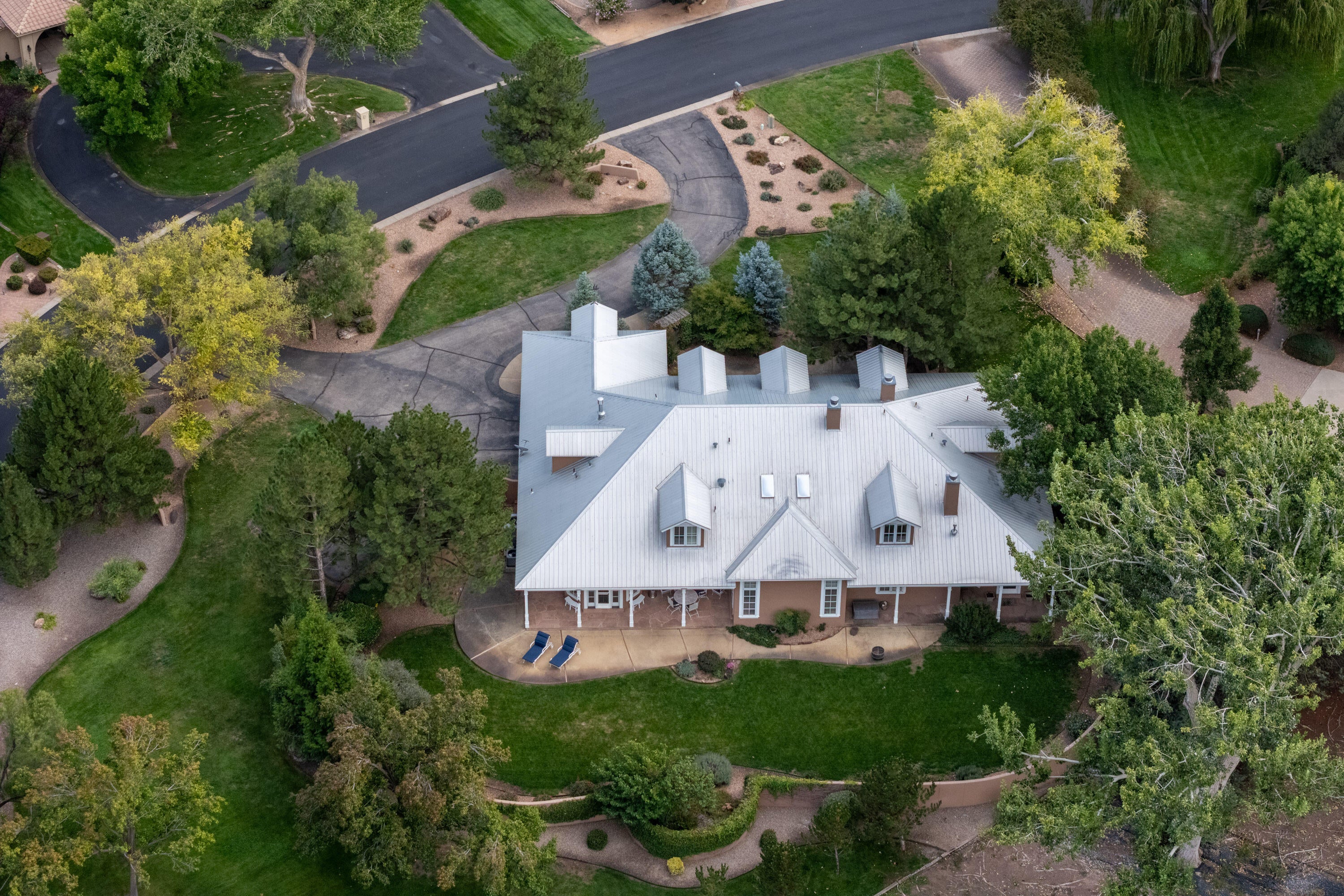 Los Ranchos, New Mexico, 87107, United States, 5 Bedrooms Bedrooms, ,5 BathroomsBathrooms,Residential,Active,1954307