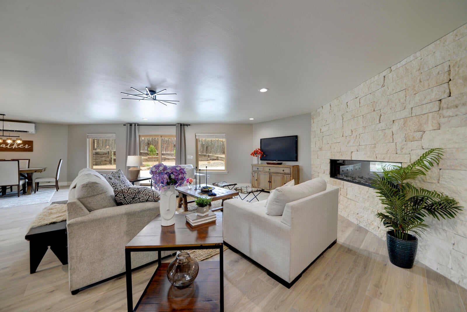 Albuquerque, New Mexico, 87113, United States, 4 Bedrooms Bedrooms, ,3 BathroomsBathrooms,Residential,Active,1824505