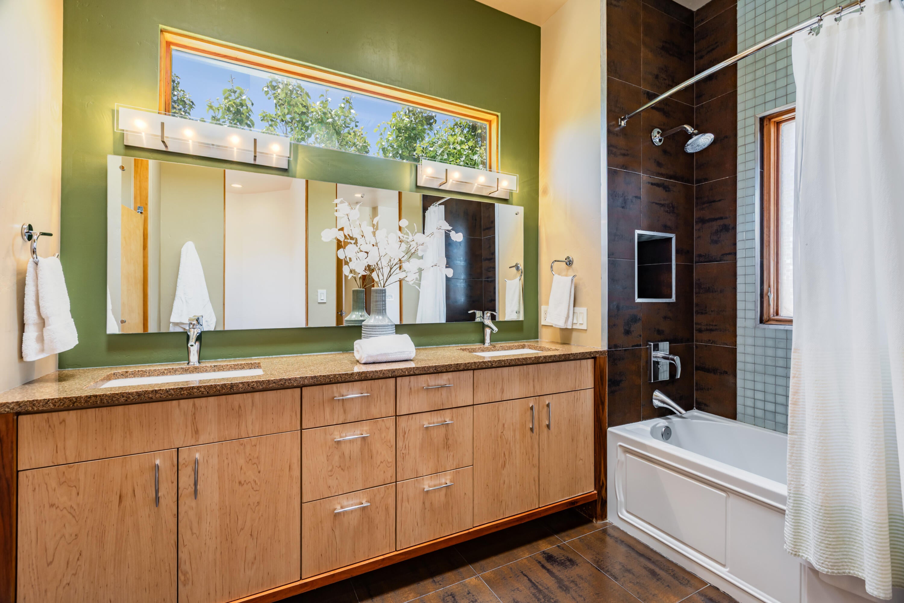 Albuquerque, New Mexico, 87122, United States, 5 Bedrooms Bedrooms, ,4 BathroomsBathrooms,Residential,Active,2044982