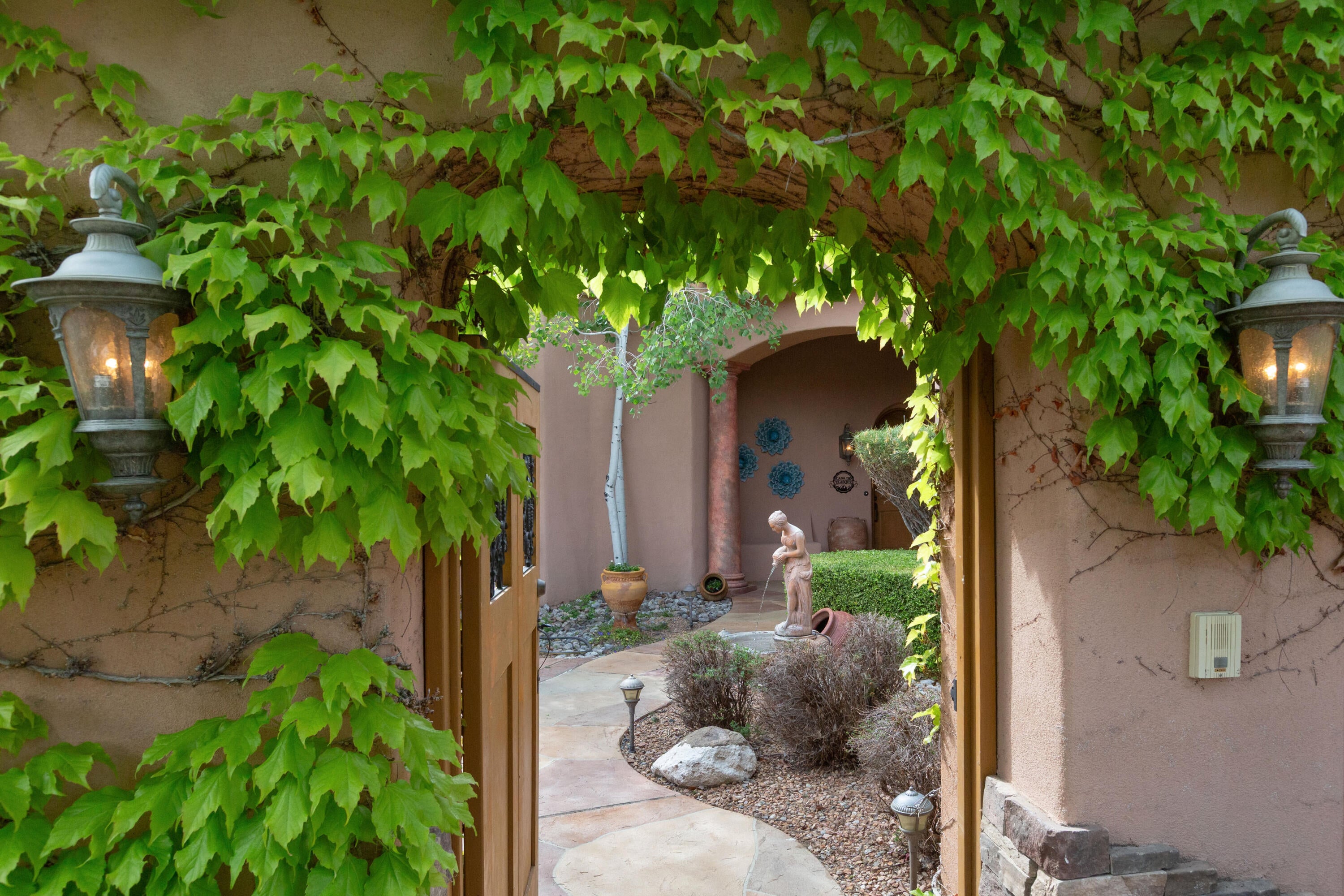 Albuquerque, New Mexico, 87111, United States, 3 Bedrooms Bedrooms, ,3 BathroomsBathrooms,Residential,Active,2042755