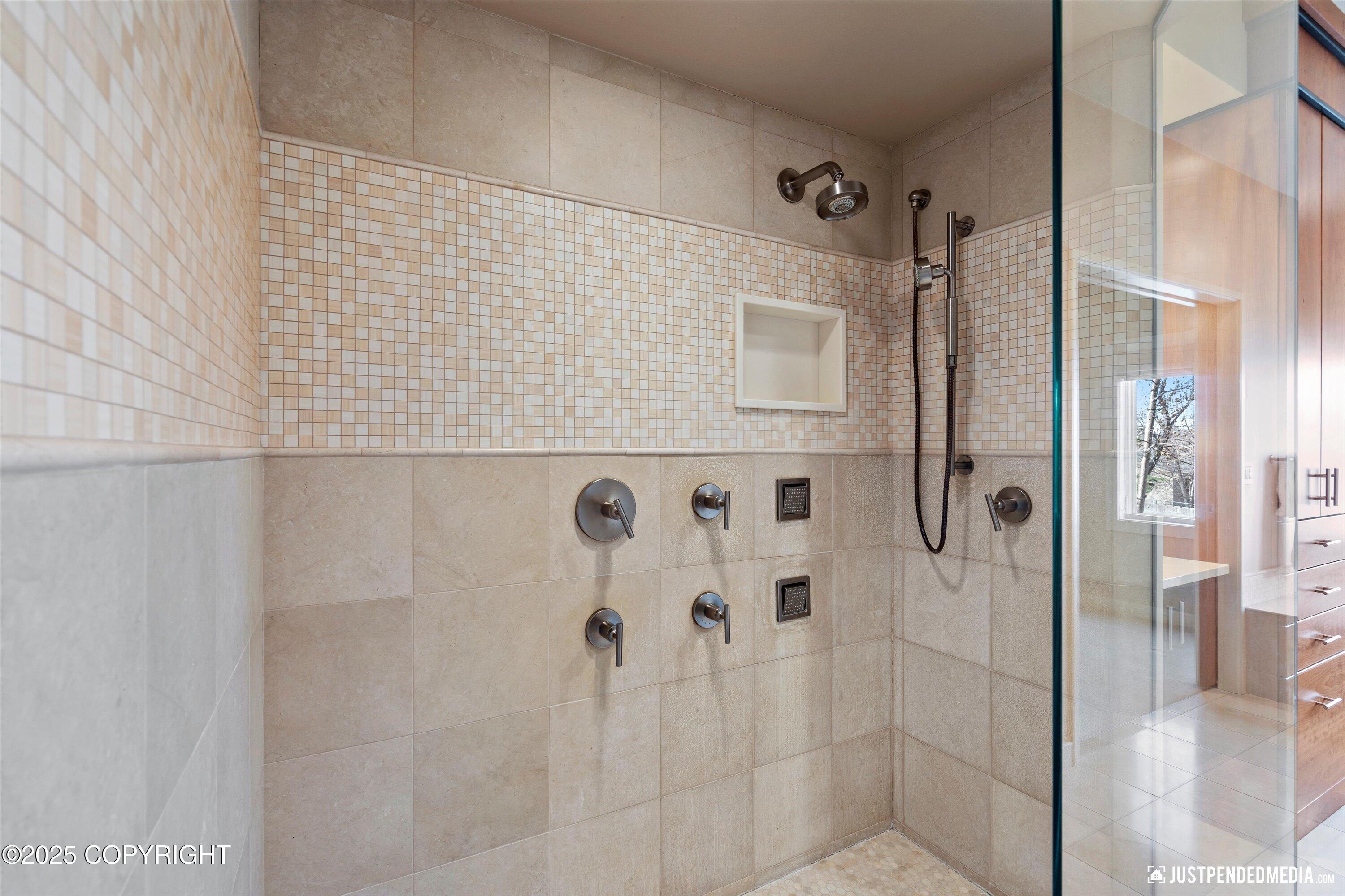 Anchorage, Alaska, 99517, United States, 3 Bedrooms Bedrooms, ,5 BathroomsBathrooms,Residential,Active,1849181