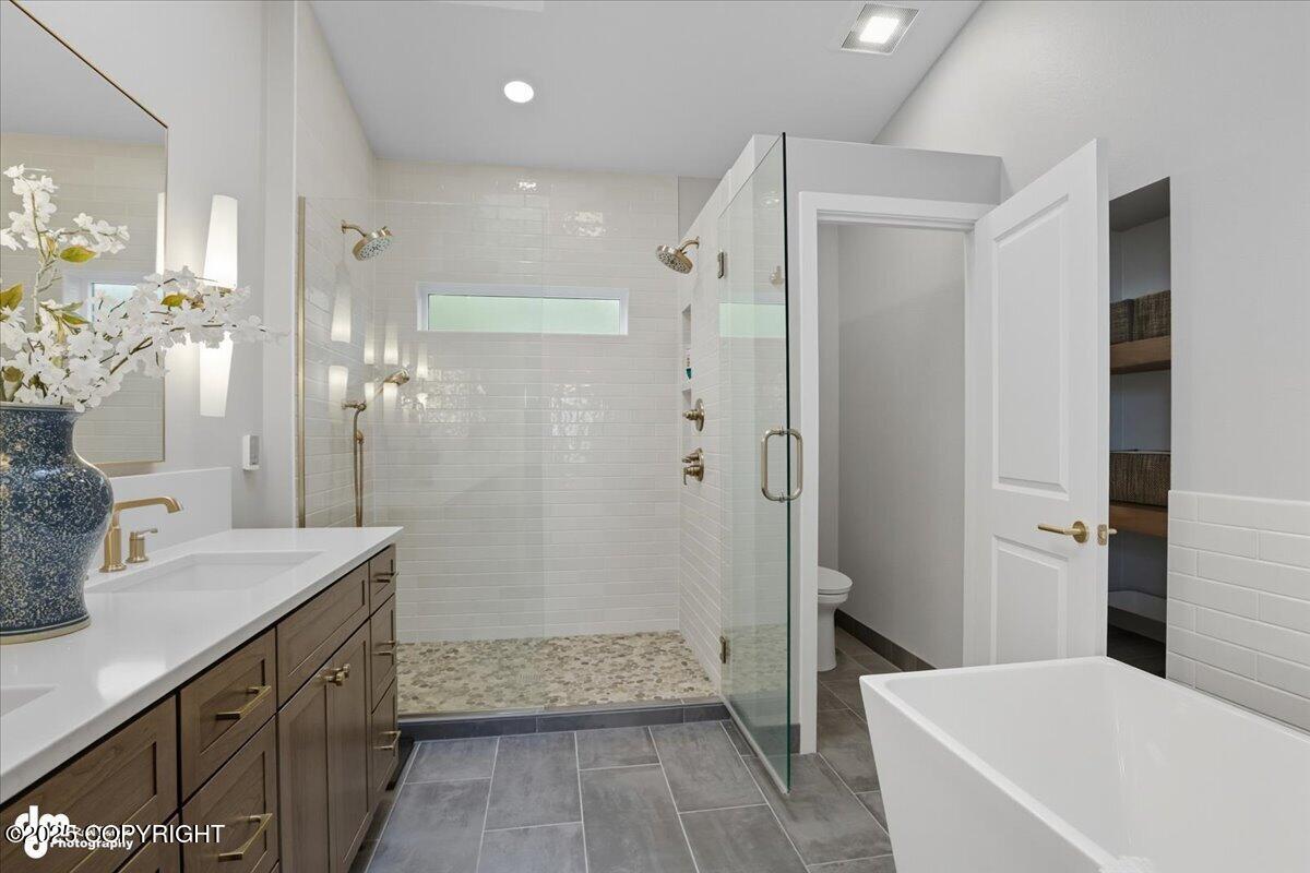 Anchorage, Alaska, 99516, United States, 4 Bedrooms Bedrooms, ,4 BathroomsBathrooms,Residential,Active,1941353