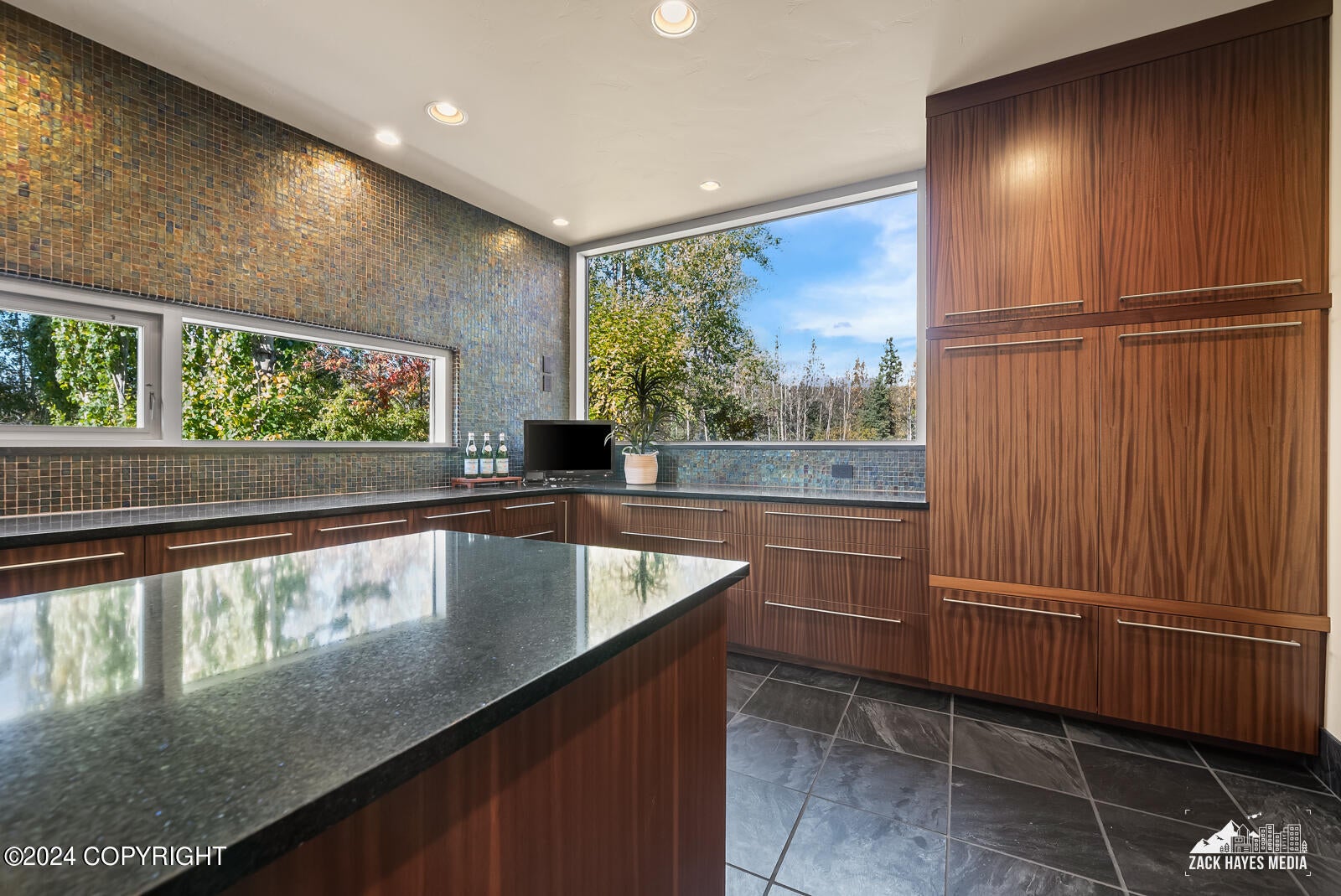Anchorage, Alaska, 99516, United States, 4 Bedrooms Bedrooms, ,7 BathroomsBathrooms,Residential,Active,1849221