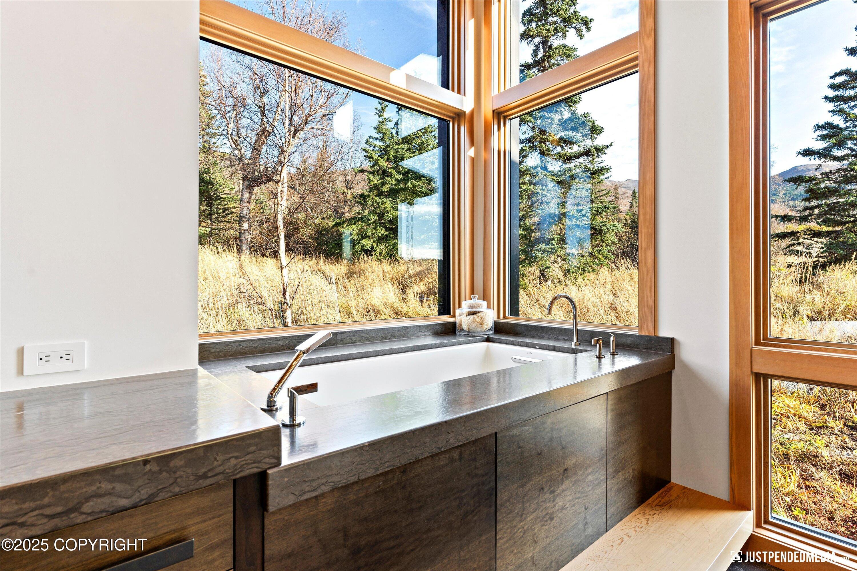 Anchorage, Alaska, 99507, United States, 3 Bedrooms Bedrooms, ,3 BathroomsBathrooms,Residential,Active,1964460