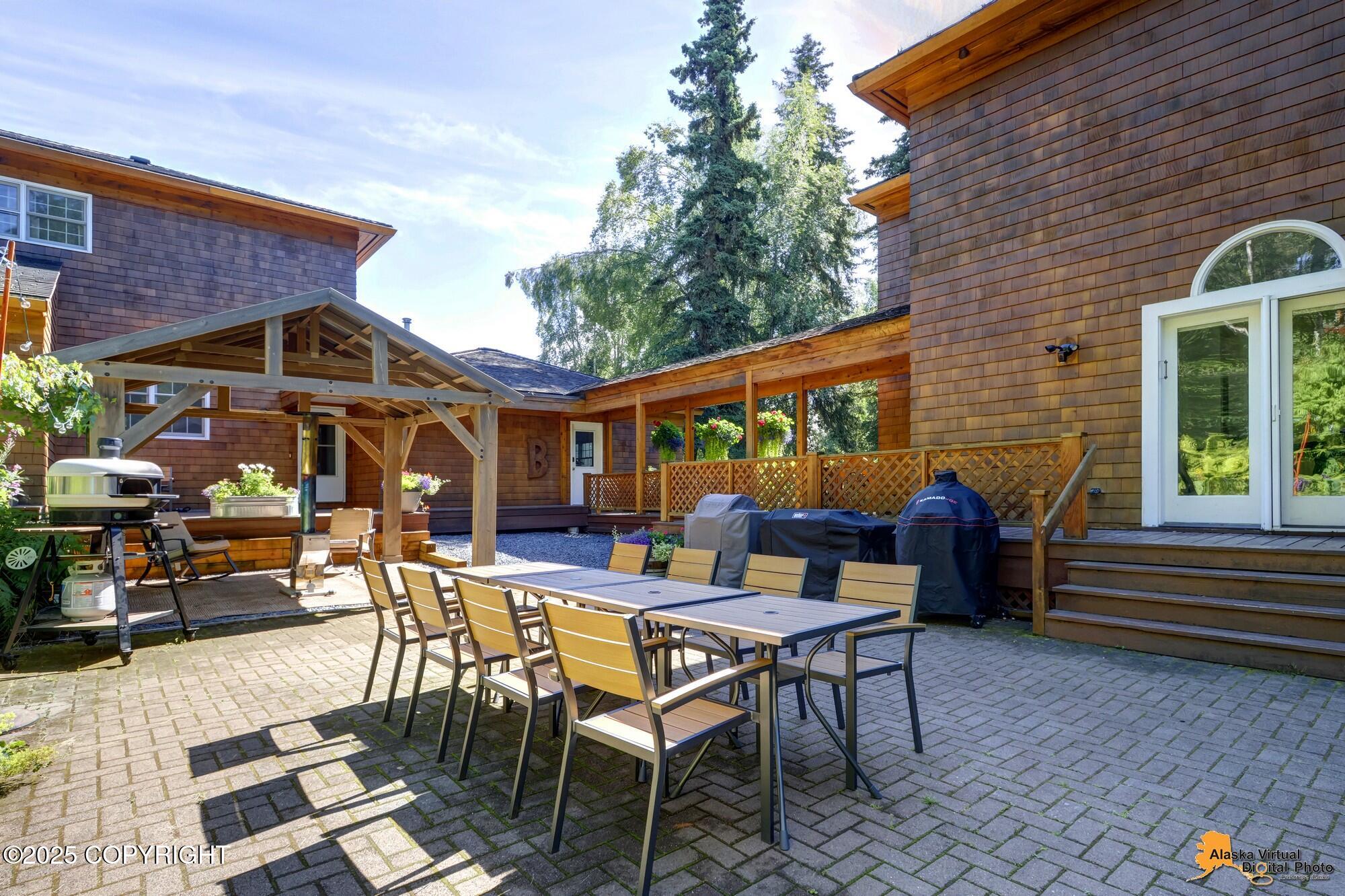 Anchorage, Alaska, 99501, United States, 4 Bedrooms Bedrooms, ,5 BathroomsBathrooms,Residential,Active,1920233
