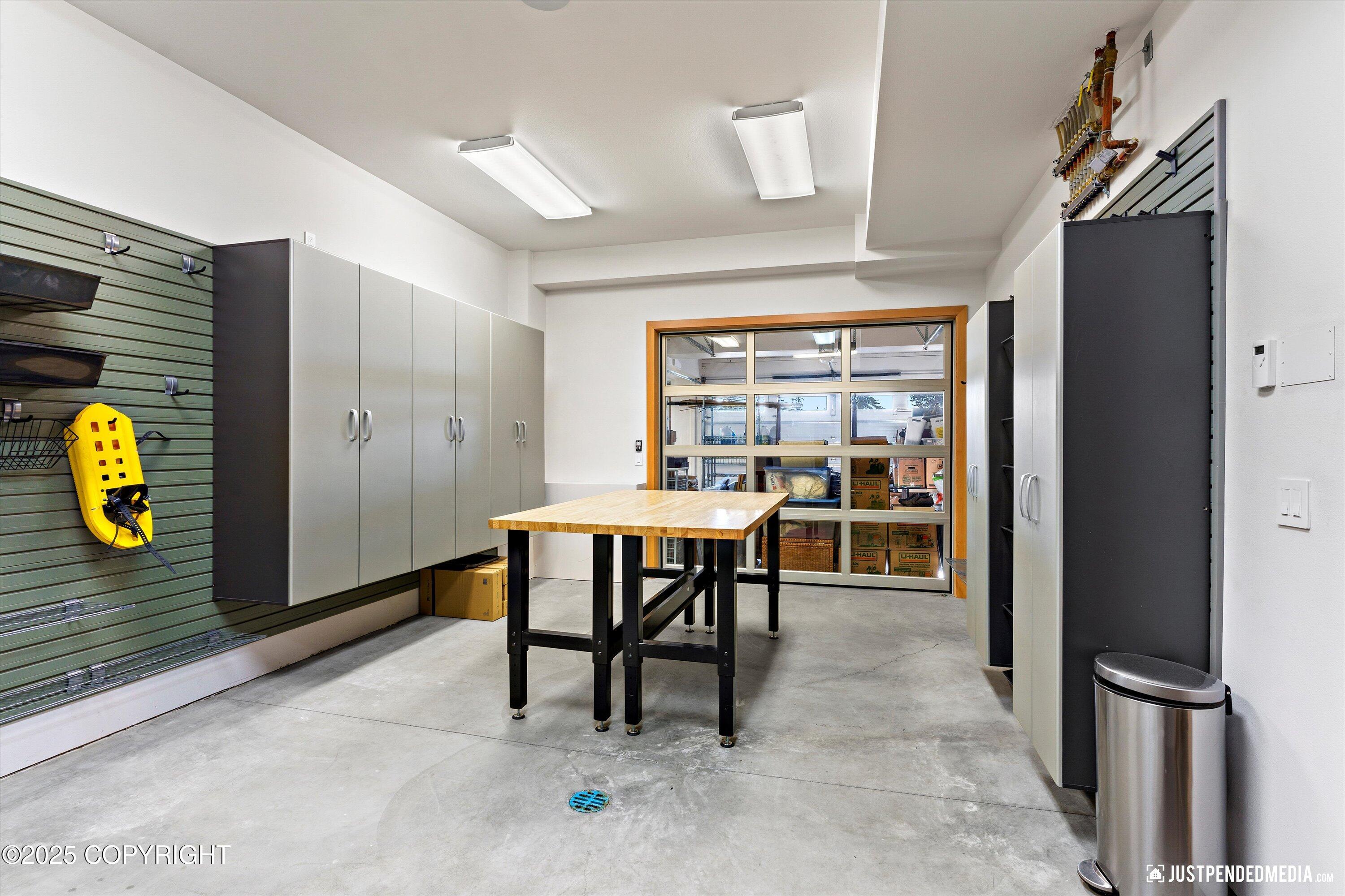 Anchorage, Alaska, 99507, United States, 3 Bedrooms Bedrooms, ,3 BathroomsBathrooms,Residential,Active,1964460