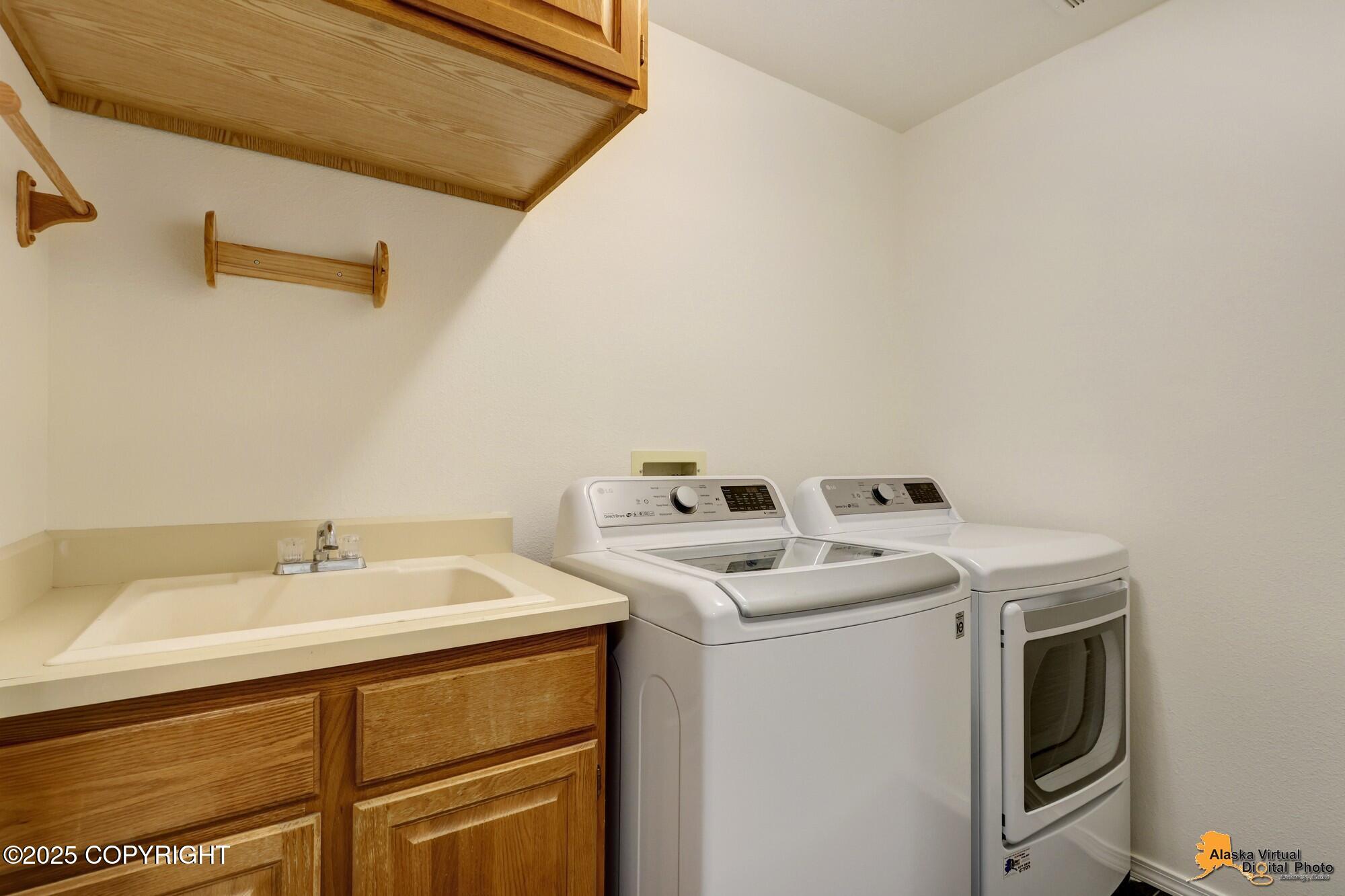 Anchorage, Alaska, 99516, United States, 3 Bedrooms Bedrooms, ,4 BathroomsBathrooms,Residential,Active,1936614