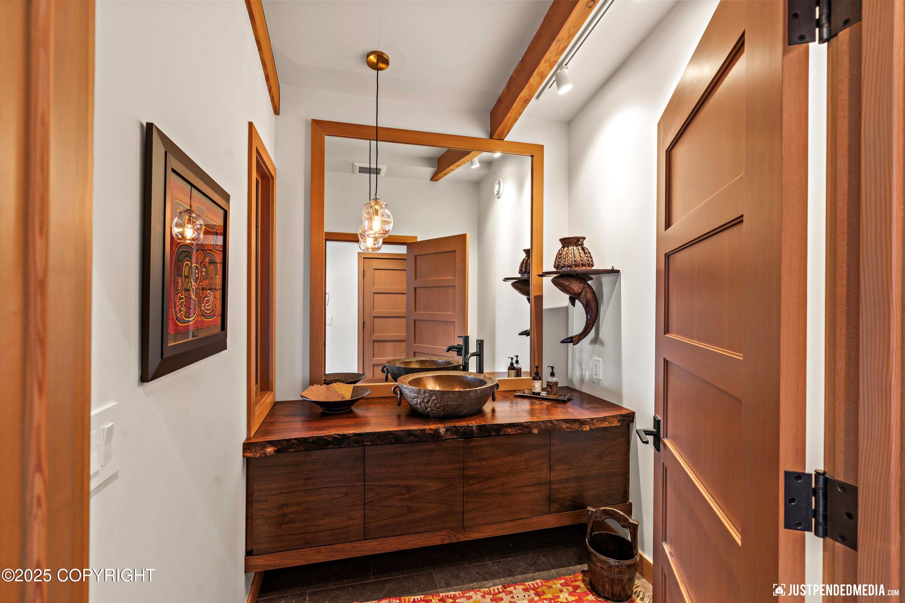 Anchorage, Alaska, 99507, United States, 3 Bedrooms Bedrooms, ,3 BathroomsBathrooms,Residential,Active,1964460