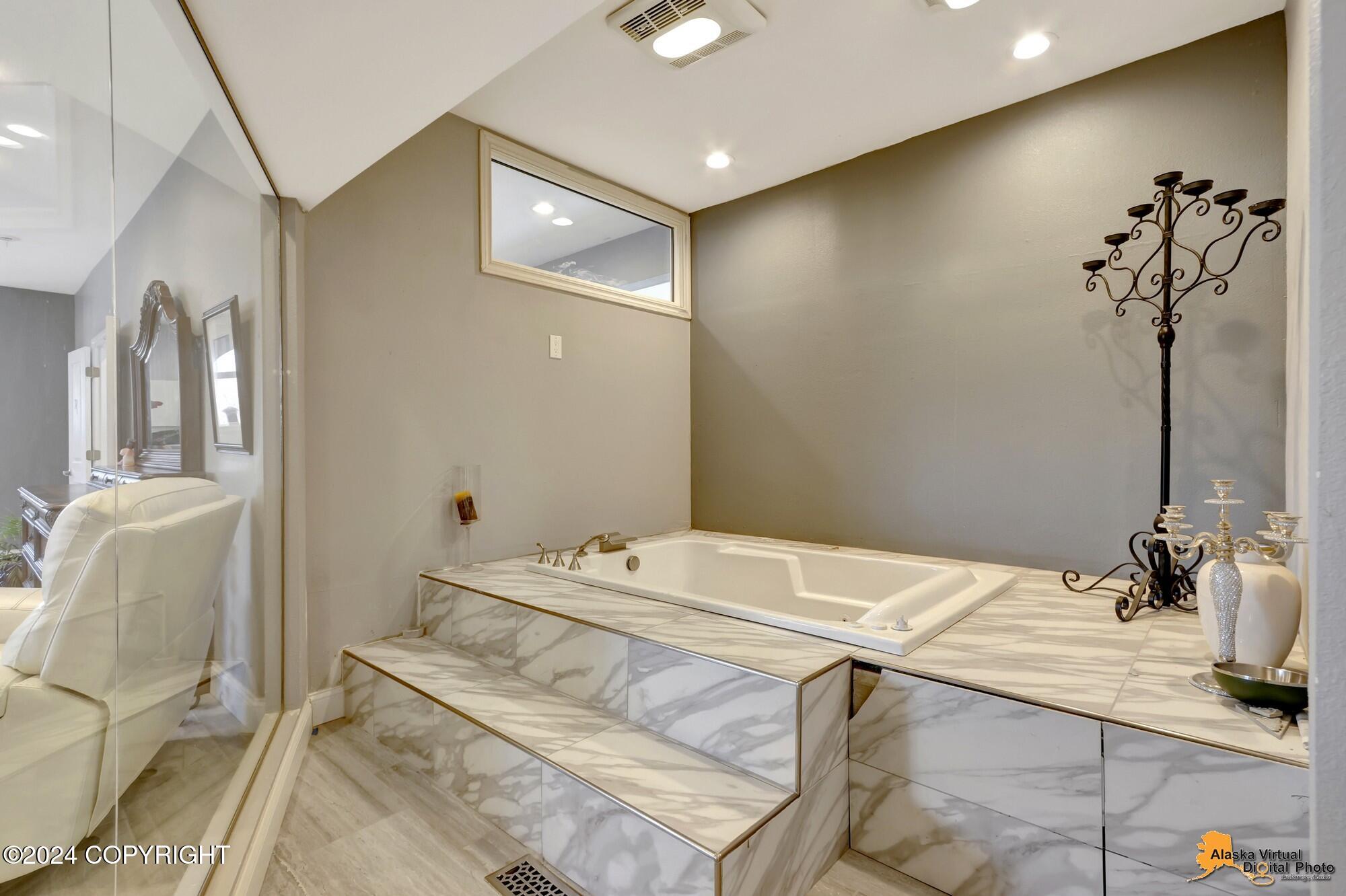 Anchorage, Alaska, 99502, United States, 4 Bedrooms Bedrooms, ,6 BathroomsBathrooms,Residential,Active,1849193