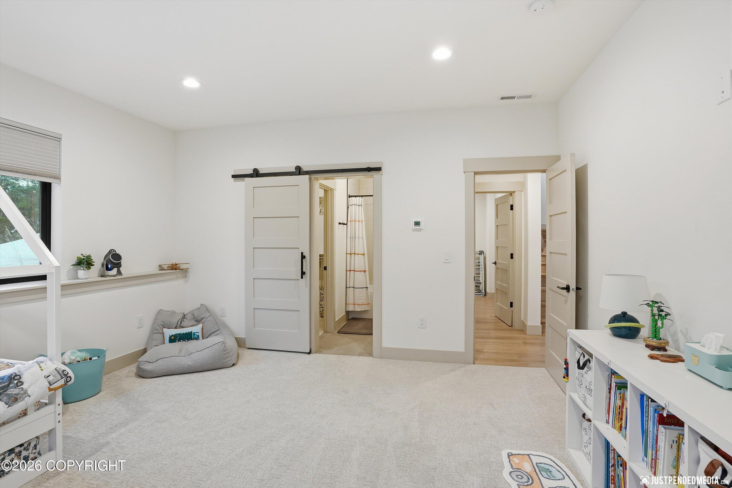 Anchorage, Alaska, 99516, United States, 4 Bedrooms Bedrooms, ,6 BathroomsBathrooms,Residential,Active,2011878