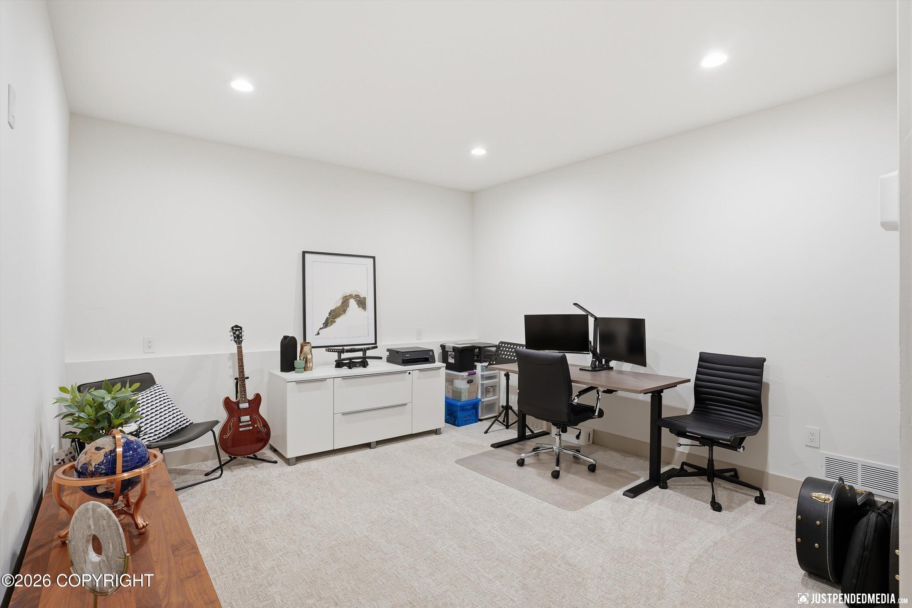 Anchorage, Alaska, 99516, United States, 4 Bedrooms Bedrooms, ,6 BathroomsBathrooms,Residential,Active,2011878