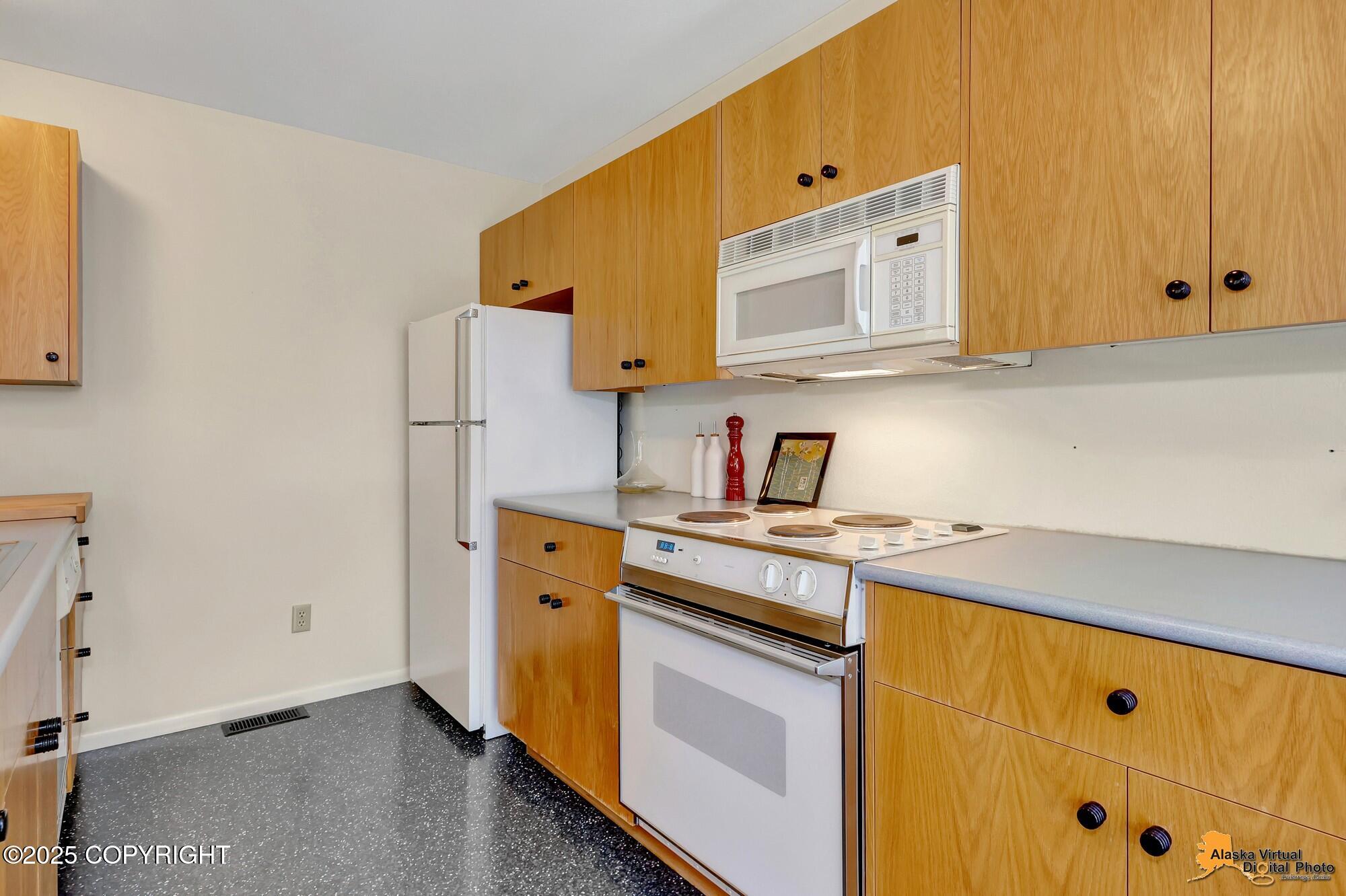 Anchorage, Alaska, 99501, United States, 4 Bedrooms Bedrooms, ,5 BathroomsBathrooms,Residential,Active,1920233