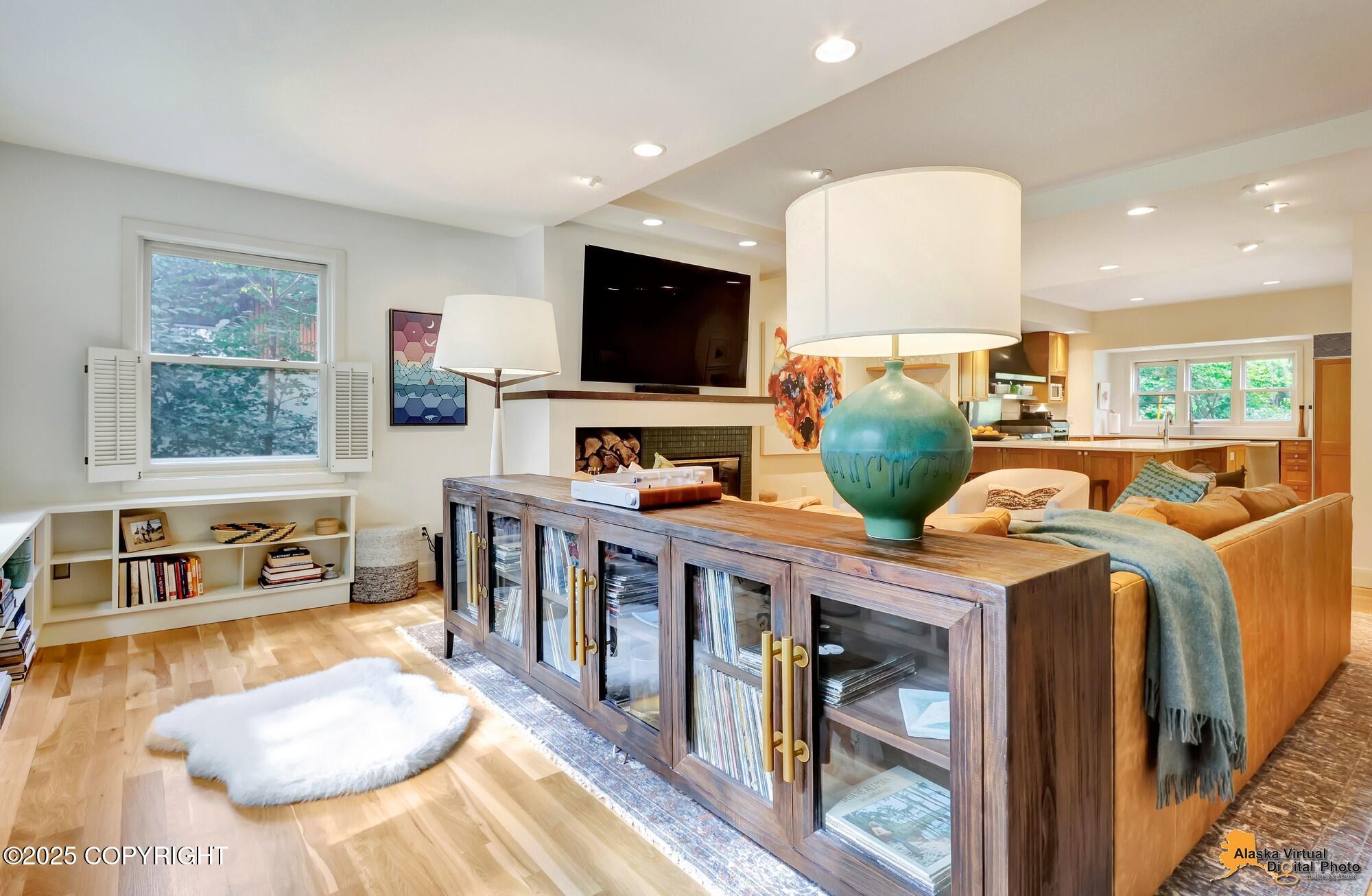 Anchorage, Alaska, 99501, United States, 4 Bedrooms Bedrooms, ,5 BathroomsBathrooms,Residential,Active,1920233