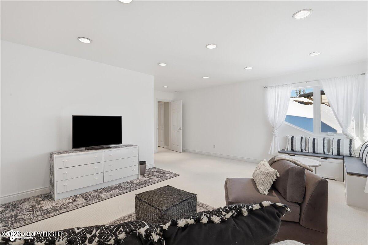 Anchorage, Alaska, 99516, United States, 6 Bedrooms Bedrooms, ,5 BathroomsBathrooms,Residential,Active,1914593
