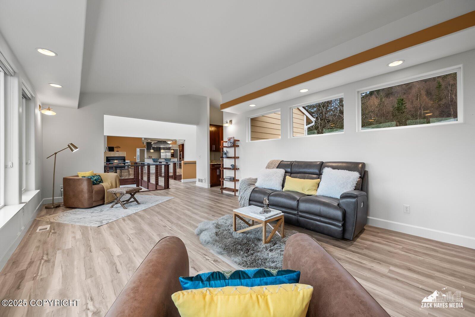 Anchorage, Alaska, 99507, United States, 4 Bedrooms Bedrooms, ,4 BathroomsBathrooms,Residential,Active,1965789