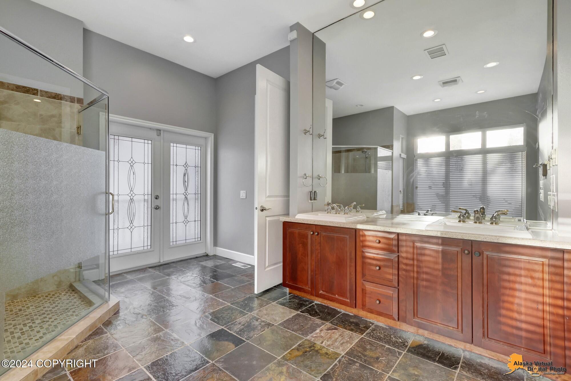 Anchorage, Alaska, 99502, United States, 4 Bedrooms Bedrooms, ,6 BathroomsBathrooms,Residential,Active,1849193