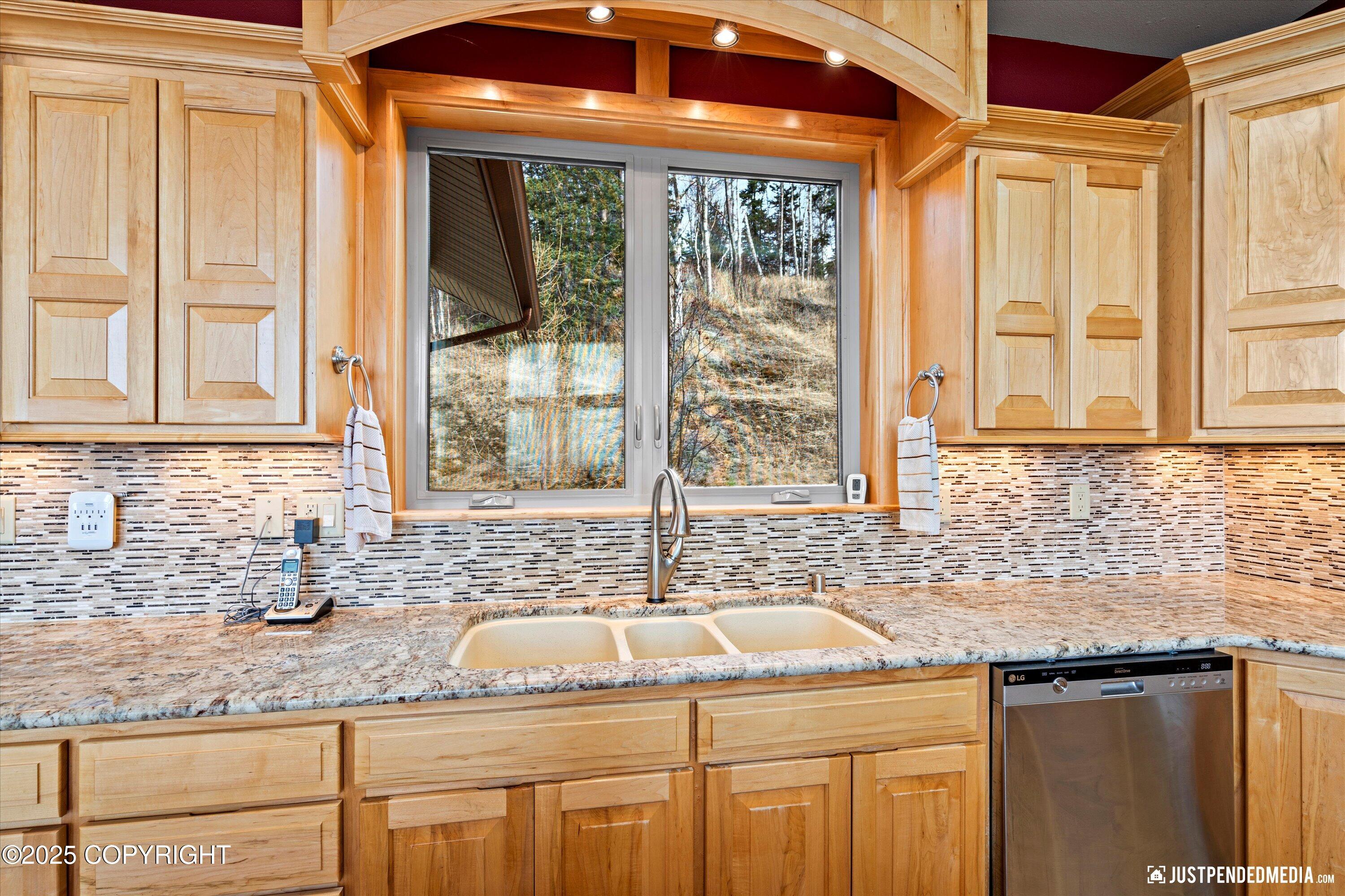 Eagle River, Alaska, 99577, United States, 4 Bedrooms Bedrooms, ,5 BathroomsBathrooms,Residential,Active,1849197