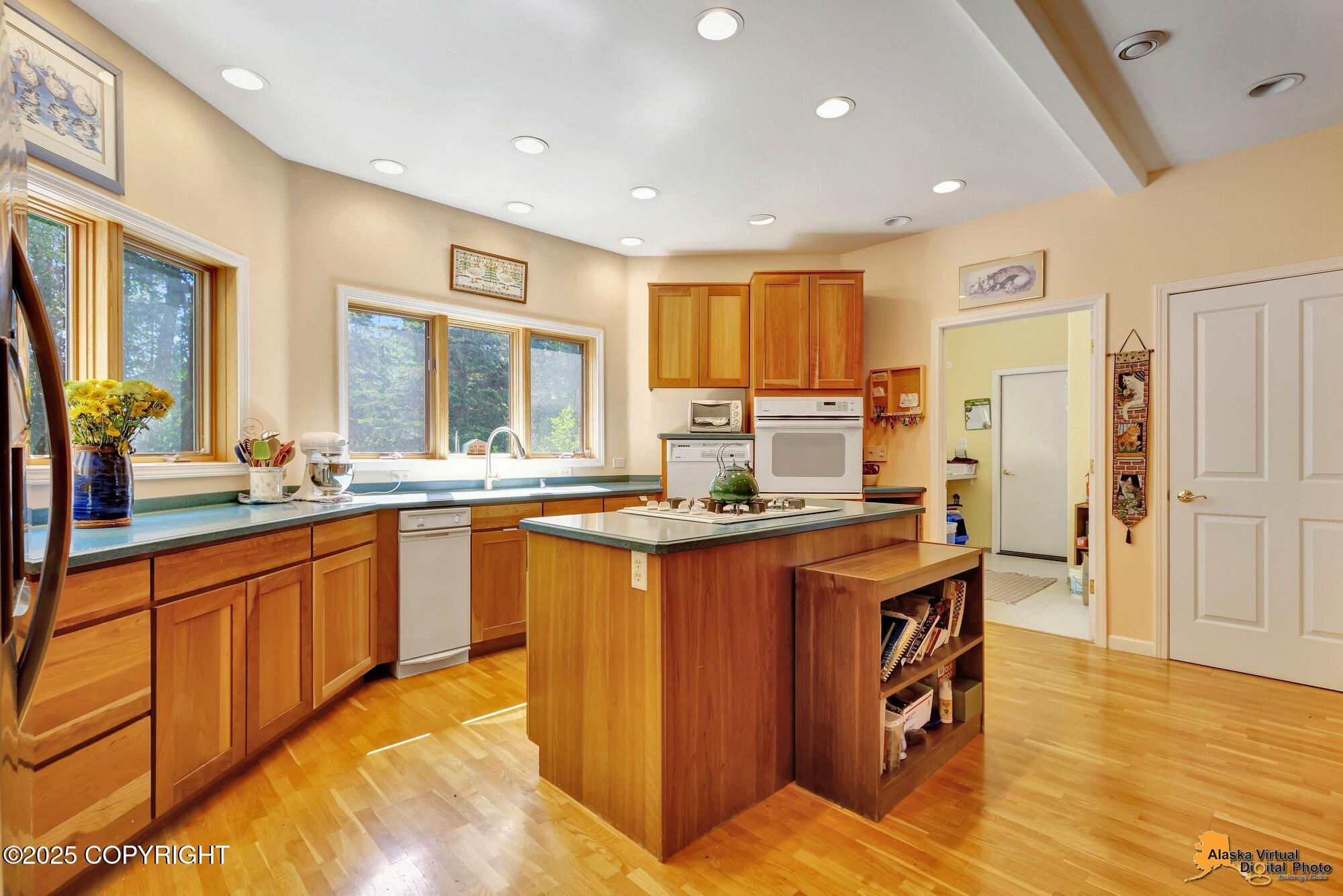 Anchorage, Alaska, 99516, United States, 4 Bedrooms Bedrooms, ,5 BathroomsBathrooms,Residential,Active,1914594