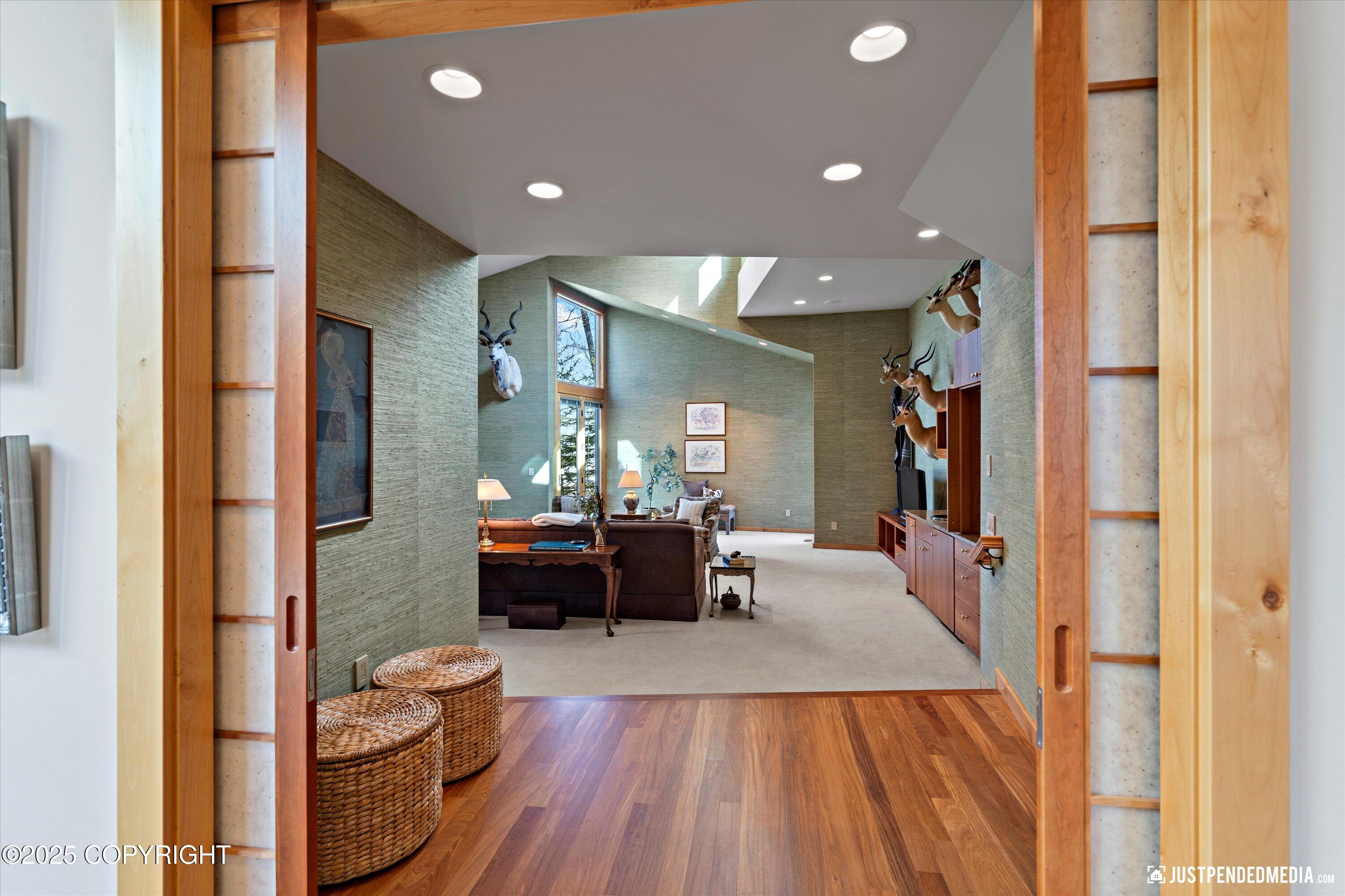 Anchorage, Alaska, 99517, United States, 3 Bedrooms Bedrooms, ,5 BathroomsBathrooms,Residential,Active,1849181