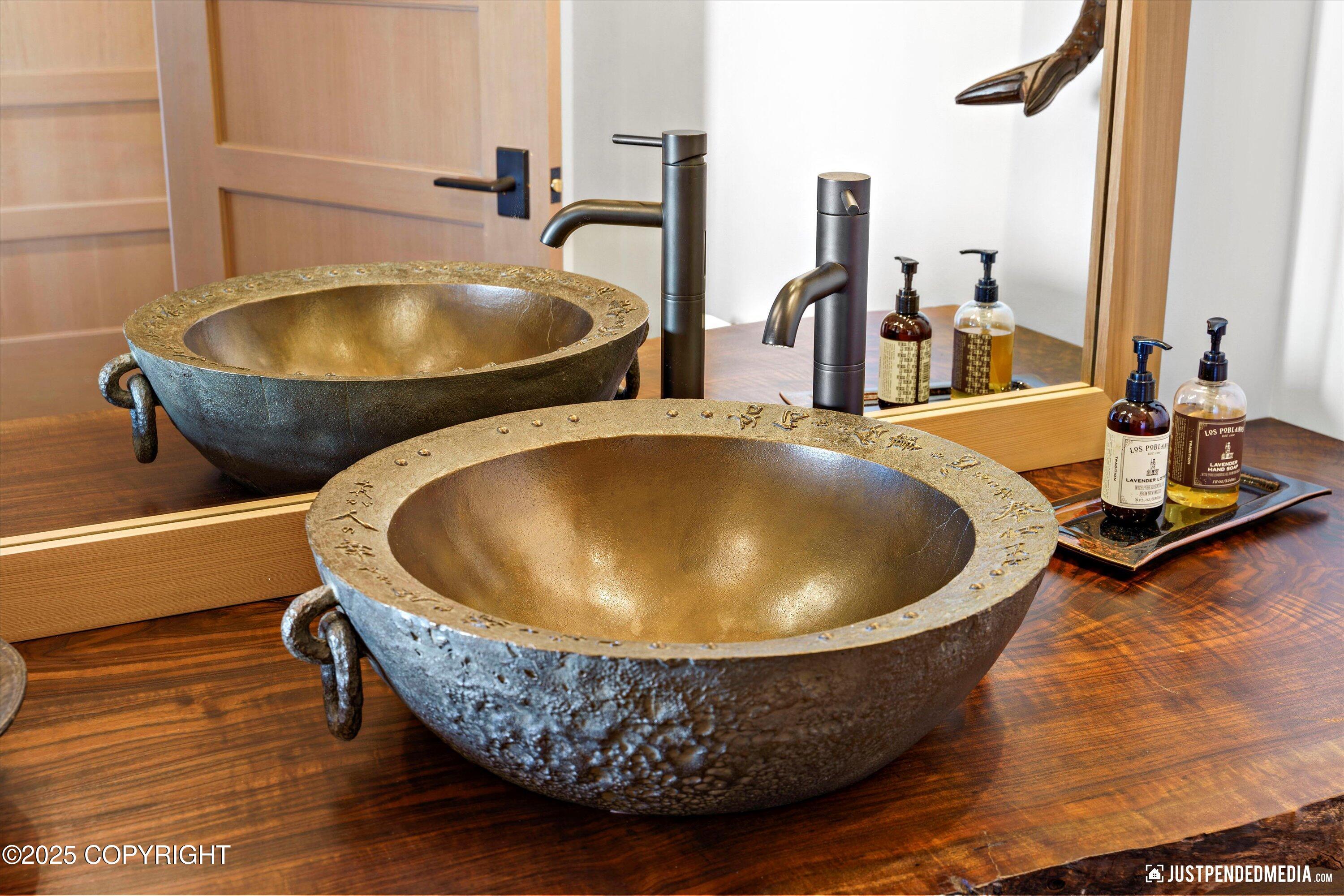 Anchorage, Alaska, 99507, United States, 3 Bedrooms Bedrooms, ,3 BathroomsBathrooms,Residential,Active,1964460