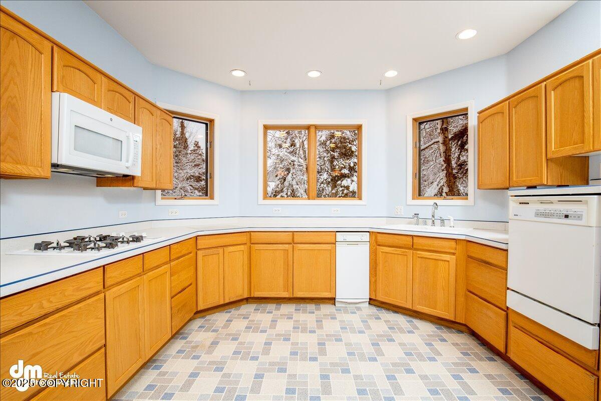 Anchorage, Alaska, 99516, United States, 4 Bedrooms Bedrooms, ,5 BathroomsBathrooms,Residential,Active,1914594