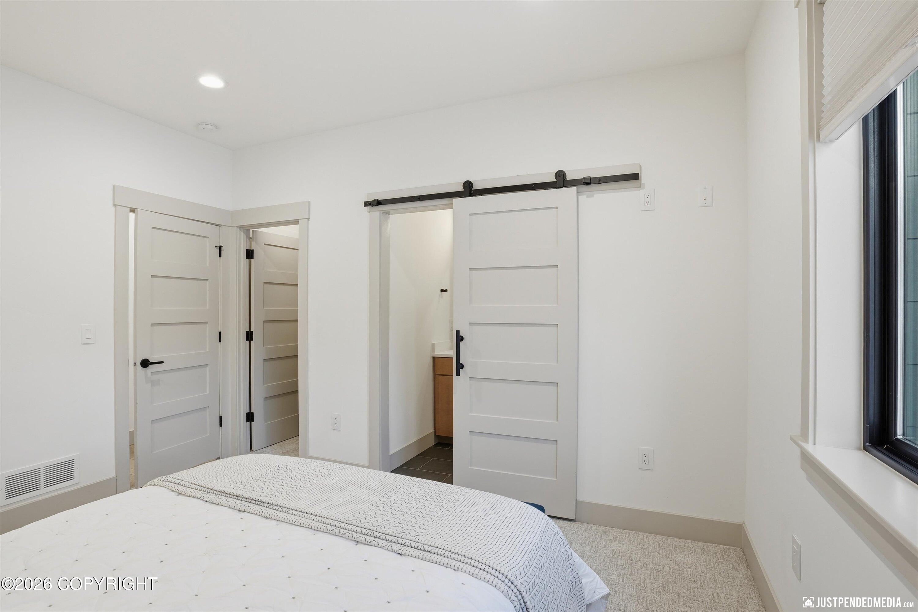 Anchorage, Alaska, 99516, United States, 4 Bedrooms Bedrooms, ,6 BathroomsBathrooms,Residential,Active,2011878