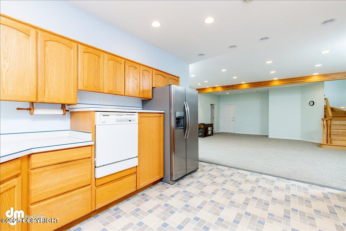 Anchorage, Alaska, 99516, United States, 4 Bedrooms Bedrooms, ,5 BathroomsBathrooms,Residential,Active,1914594