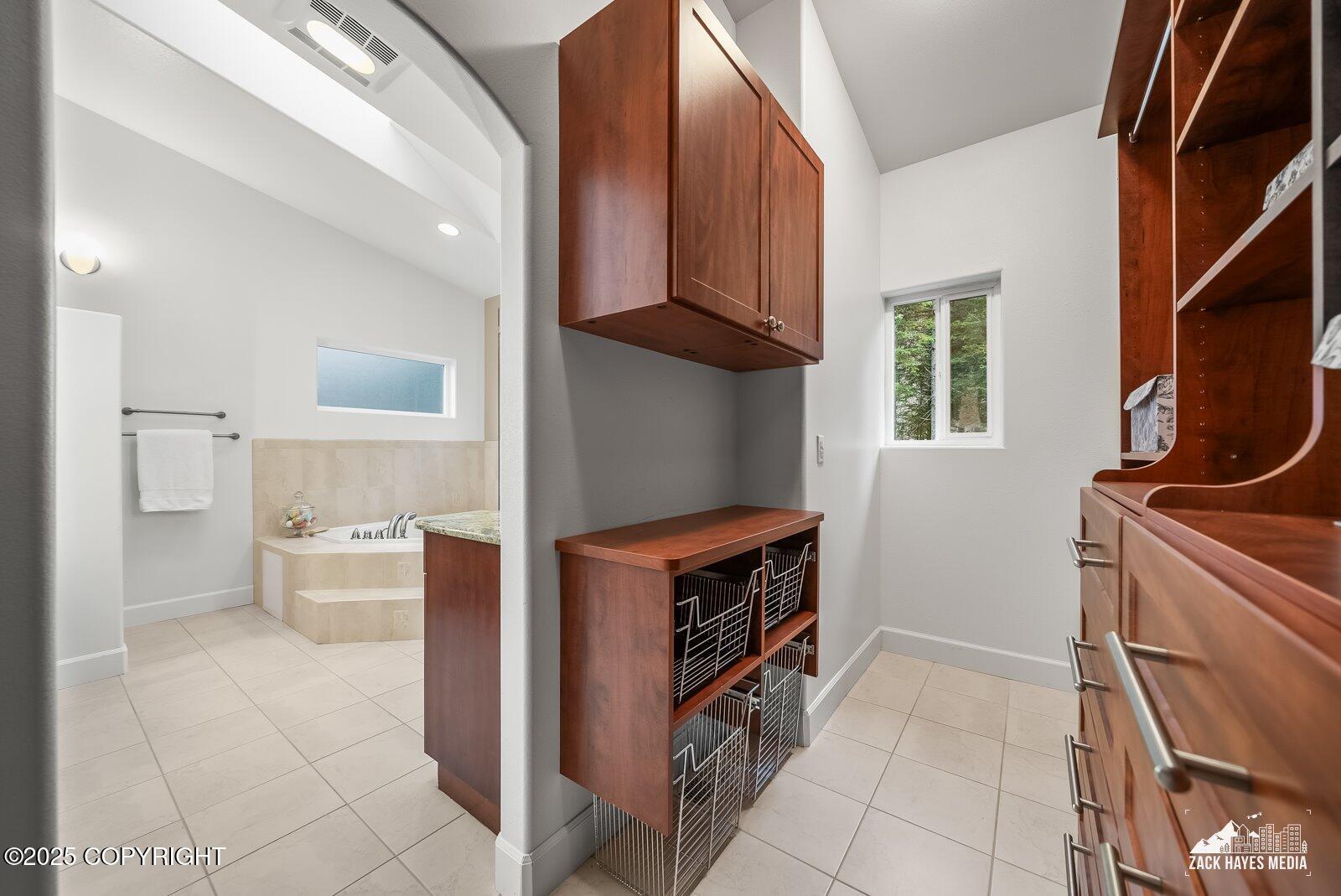 Anchorage, Alaska, 99507, United States, 4 Bedrooms Bedrooms, ,4 BathroomsBathrooms,Residential,Active,1965789