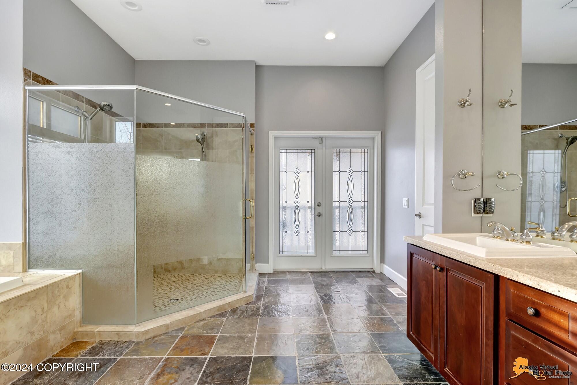 Anchorage, Alaska, 99502, United States, 4 Bedrooms Bedrooms, ,6 BathroomsBathrooms,Residential,Active,1849193