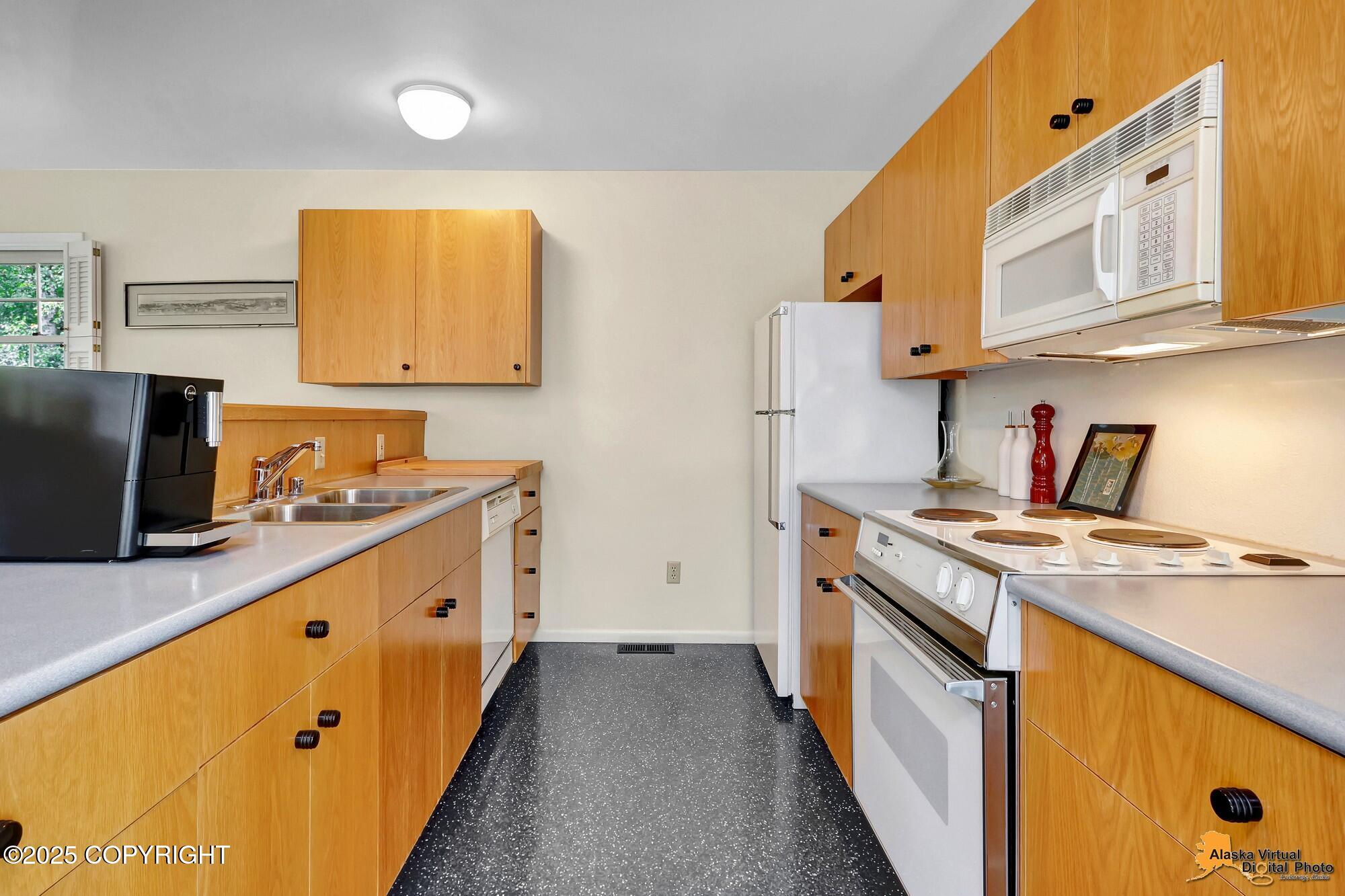 Anchorage, Alaska, 99501, United States, 4 Bedrooms Bedrooms, ,5 BathroomsBathrooms,Residential,Active,1920233