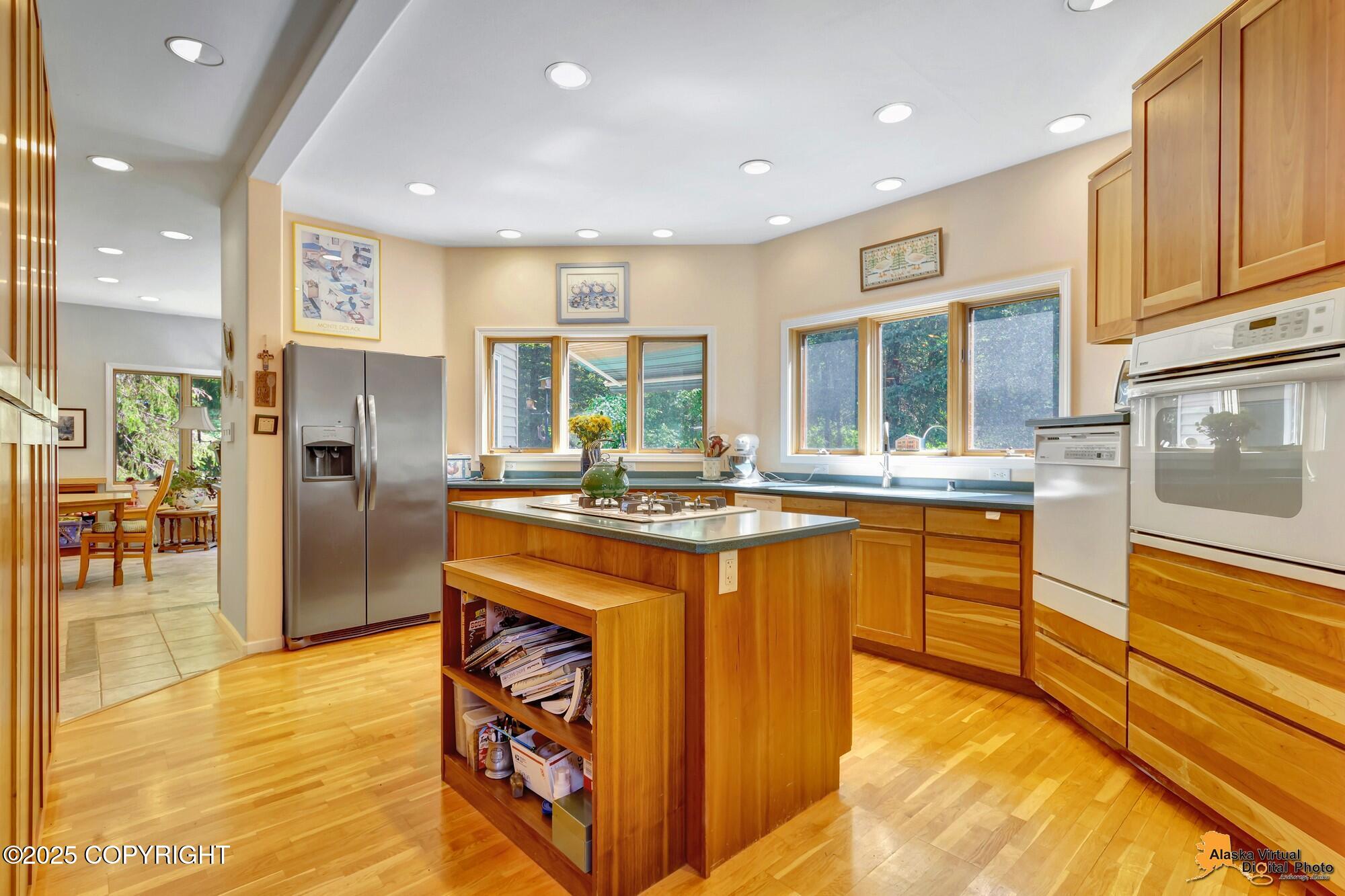 Anchorage, Alaska, 99516, United States, 4 Bedrooms Bedrooms, ,5 BathroomsBathrooms,Residential,Active,1914594