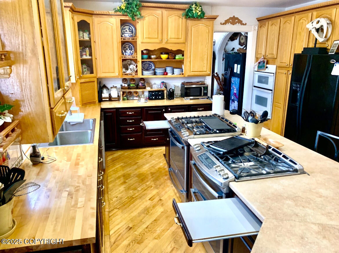 Wasilla, Alaska, 99654, United States, 7 Bedrooms Bedrooms, ,6 BathroomsBathrooms,Residential,Active,1849198